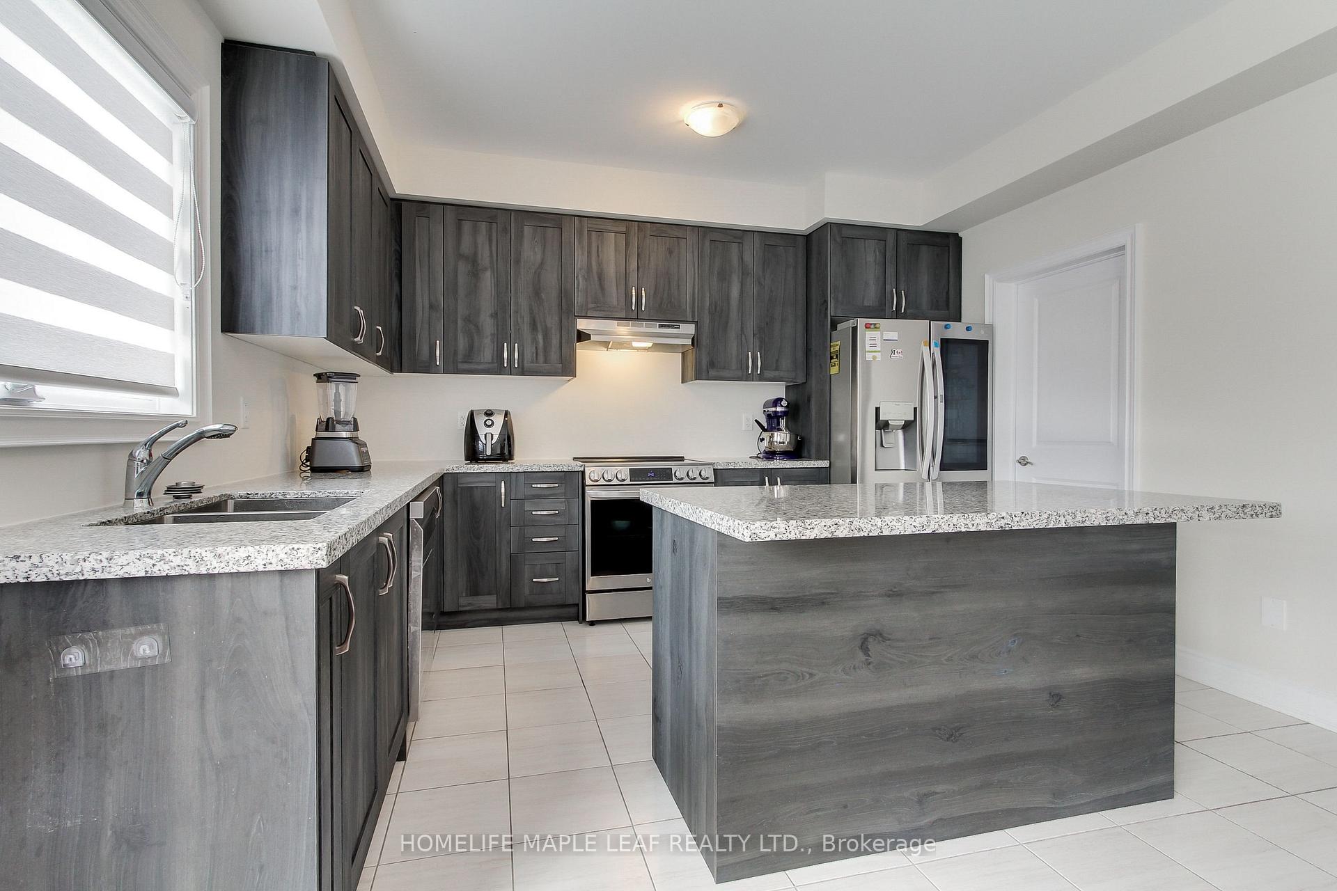 Photo 12 of 31 Janes Crescent, New Tecumseth, Rural New Tecumseth — HOMEH