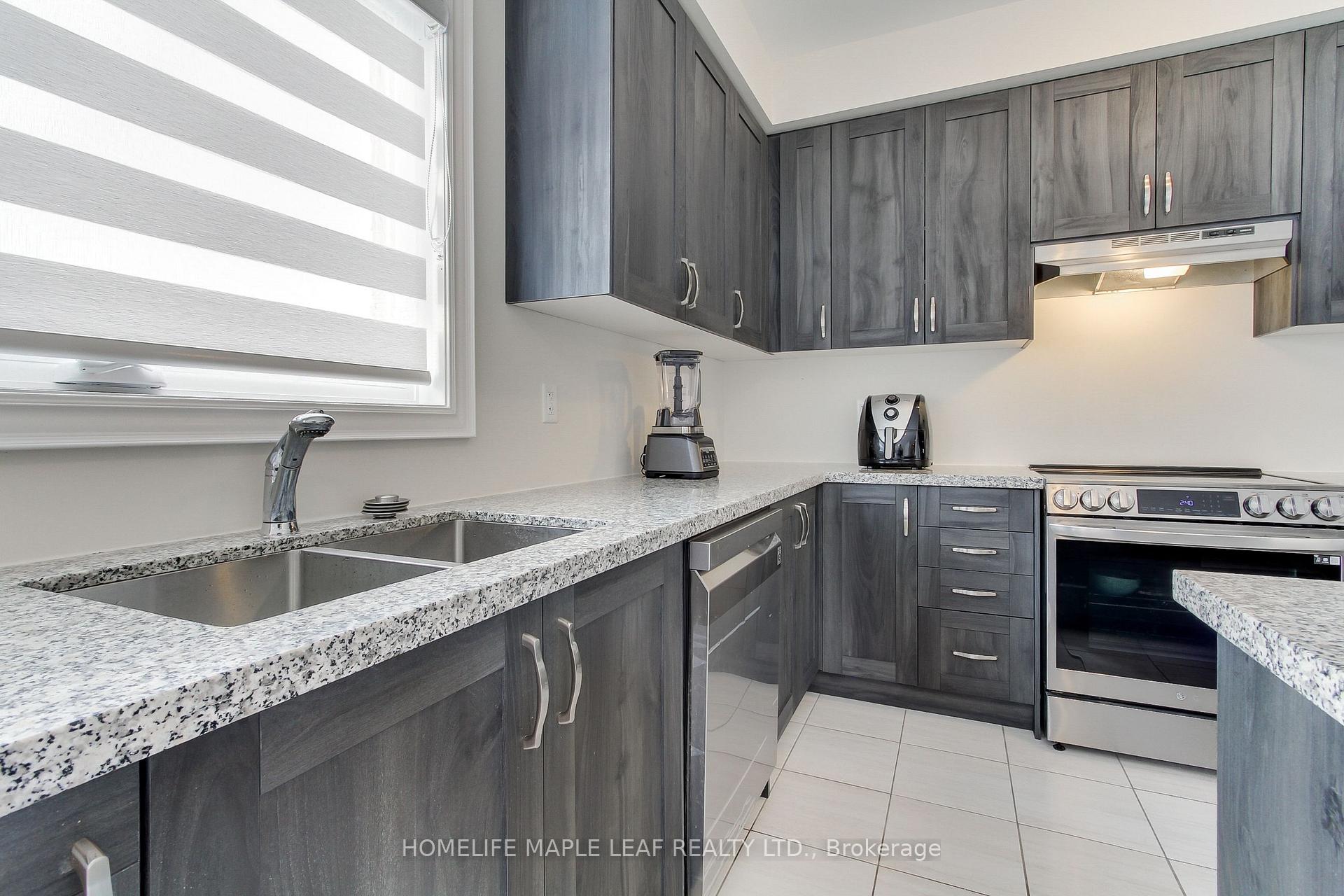 Photo 13 of 31 Janes Crescent, New Tecumseth, Rural New Tecumseth — HOMEH