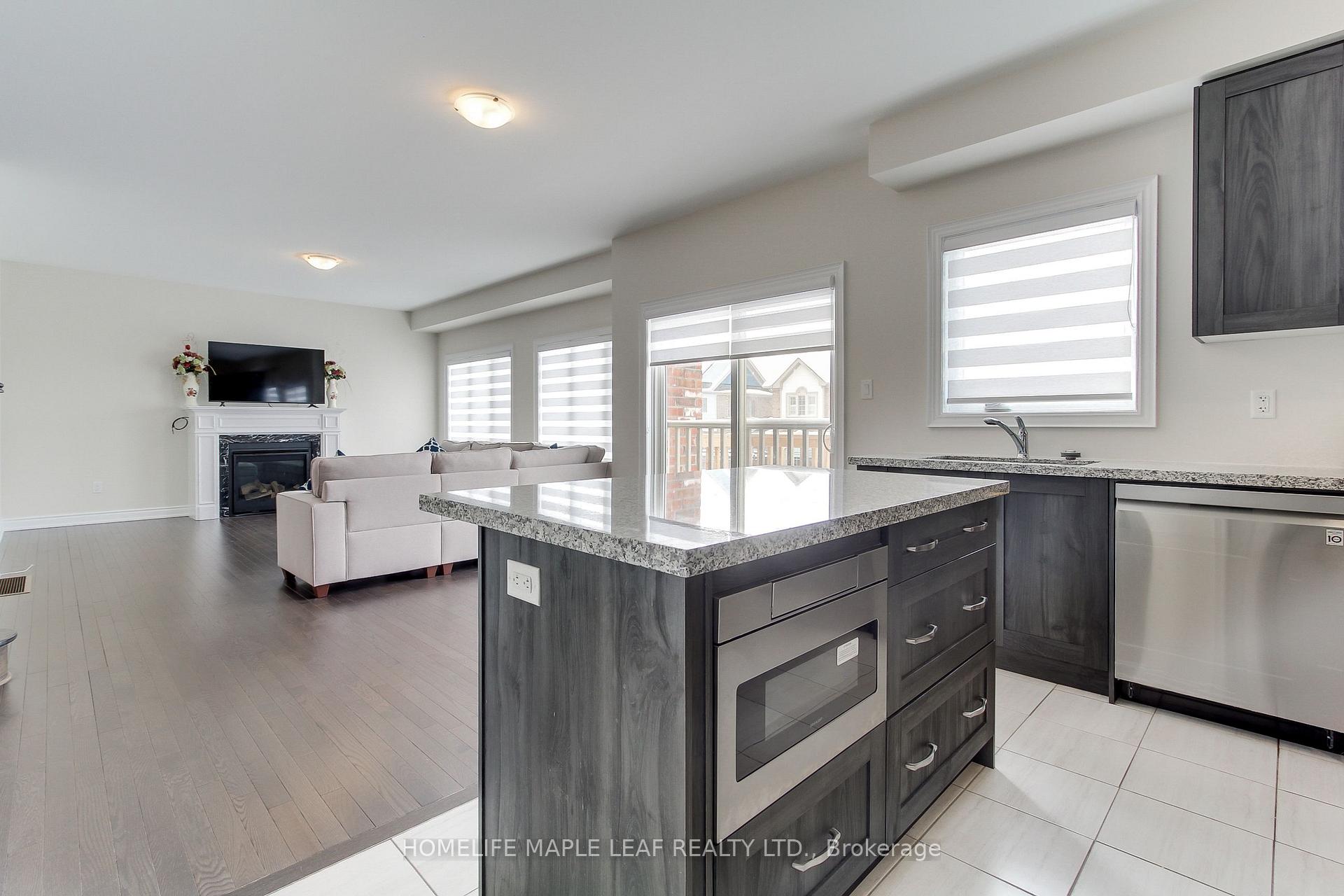 Photo 16 of 31 Janes Crescent, New Tecumseth, Rural New Tecumseth — HOMEH