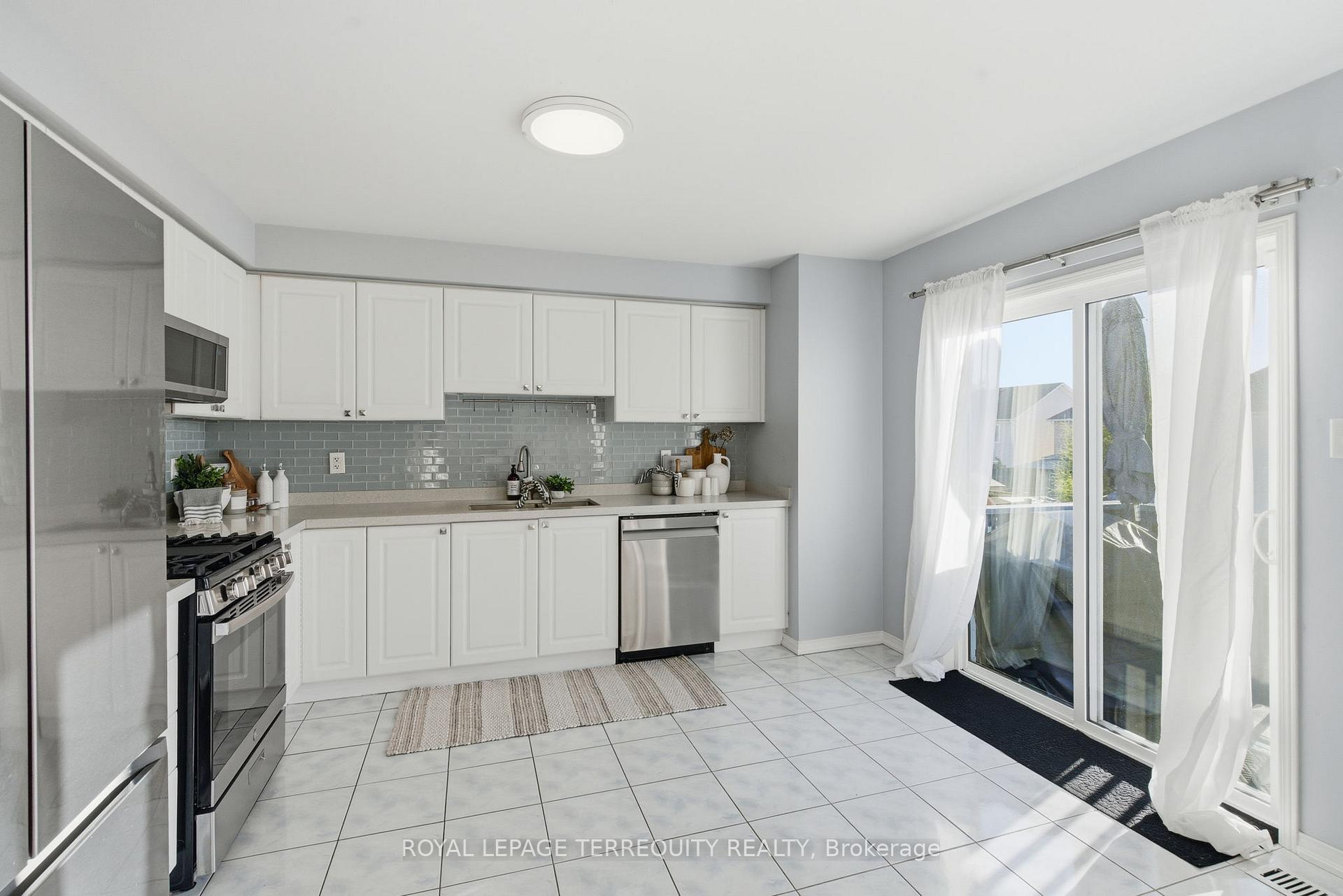 Photo 10 of 1722 Yardley Street, Oshawa, Taunton — HOMEH