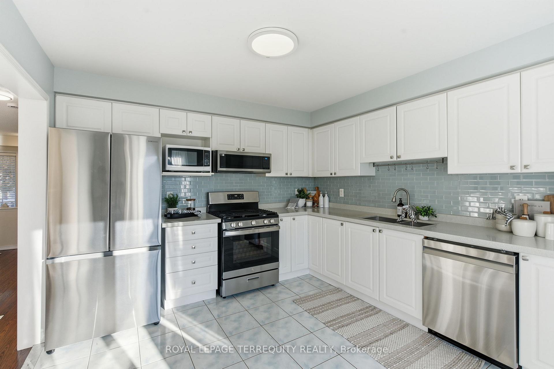 Photo 11 of 1722 Yardley Street, Oshawa, Taunton — HOMEH