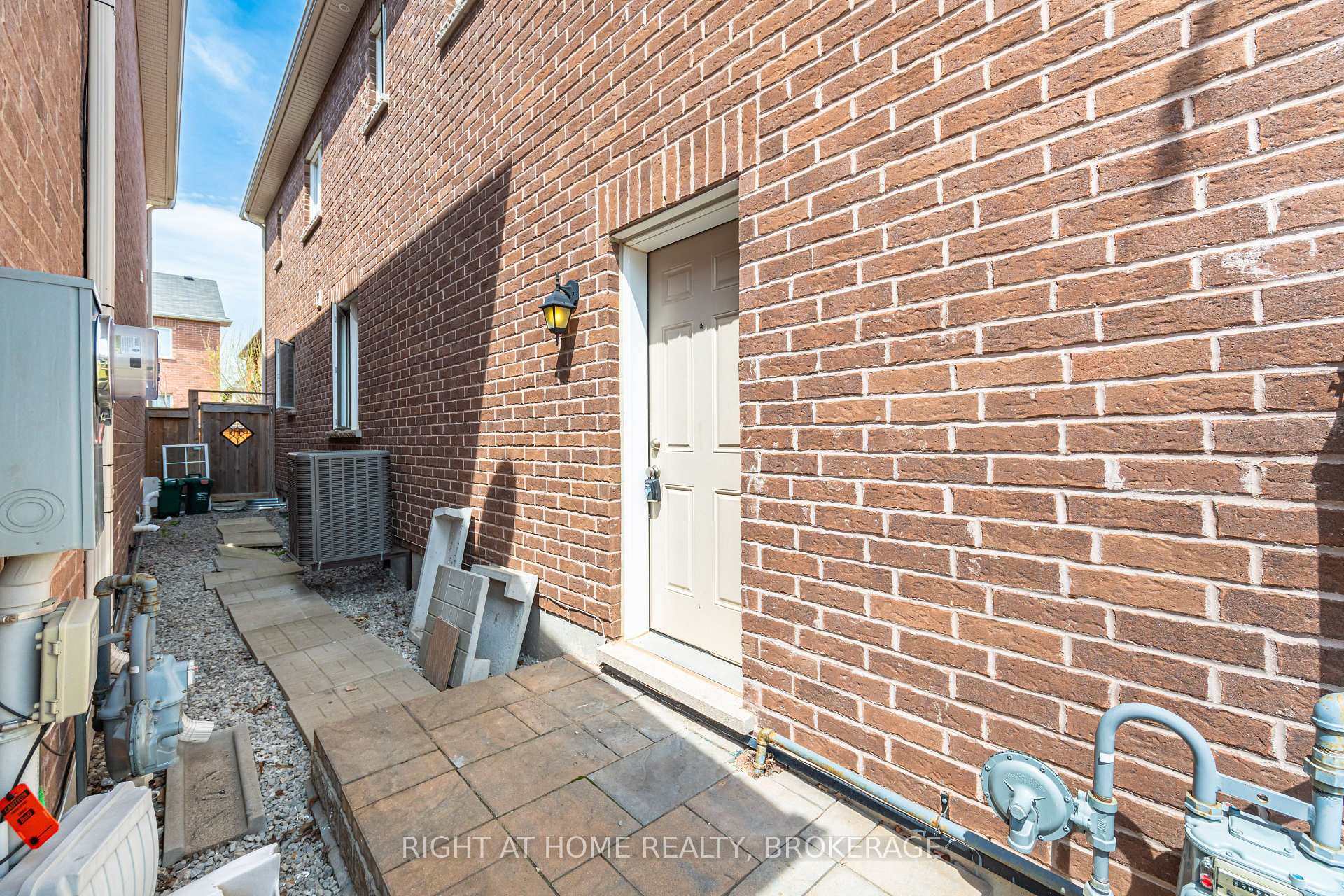 Photo 42 of (UPPER) 106 Rottenburg Court, Milton, Willmott — HOMEH