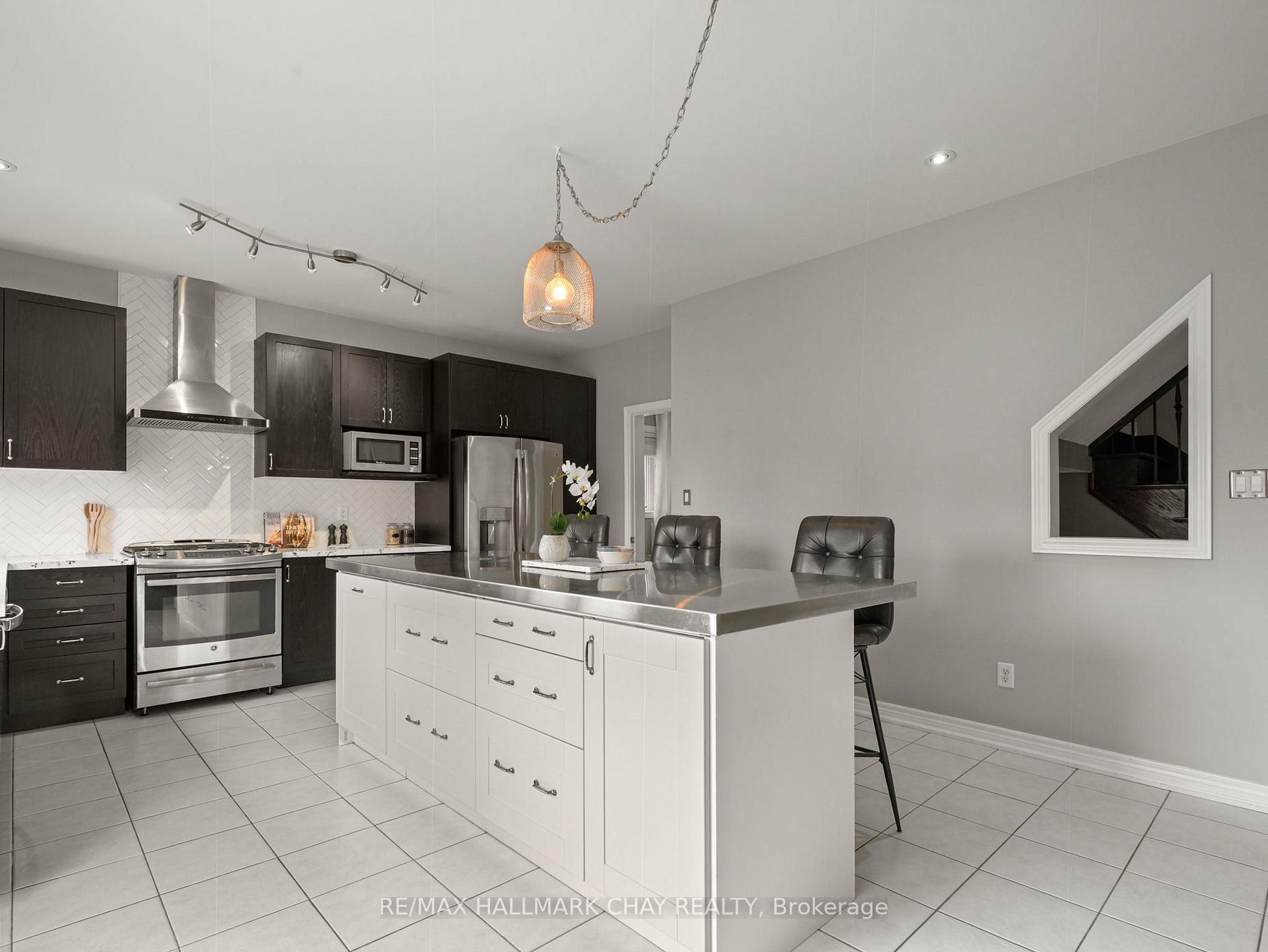 Photo 16 of 2 Swenson Street, New Tecumseth, Alliston — HOMEH