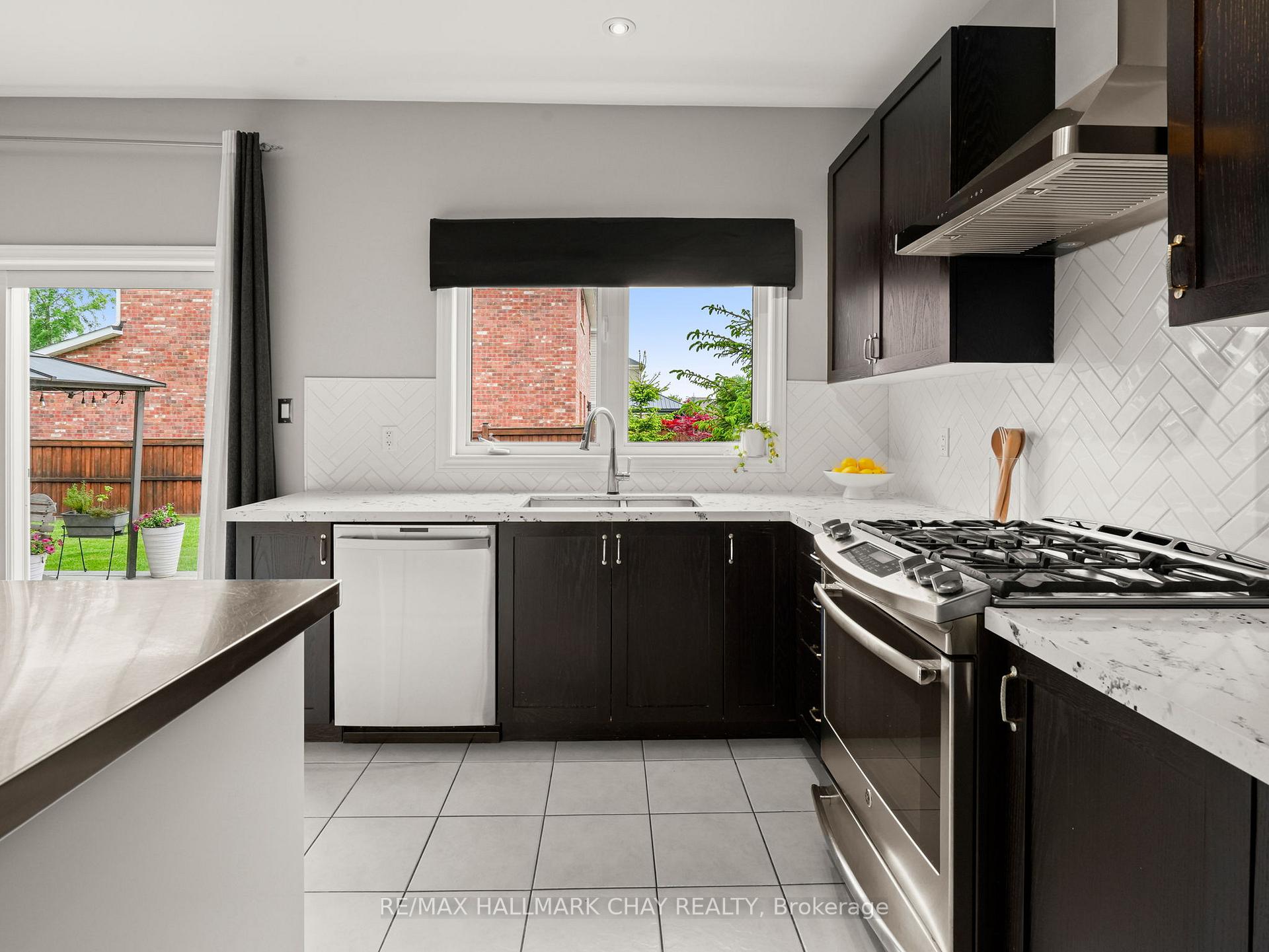 Photo 19 of 2 Swenson Street, New Tecumseth, Alliston — HOMEH