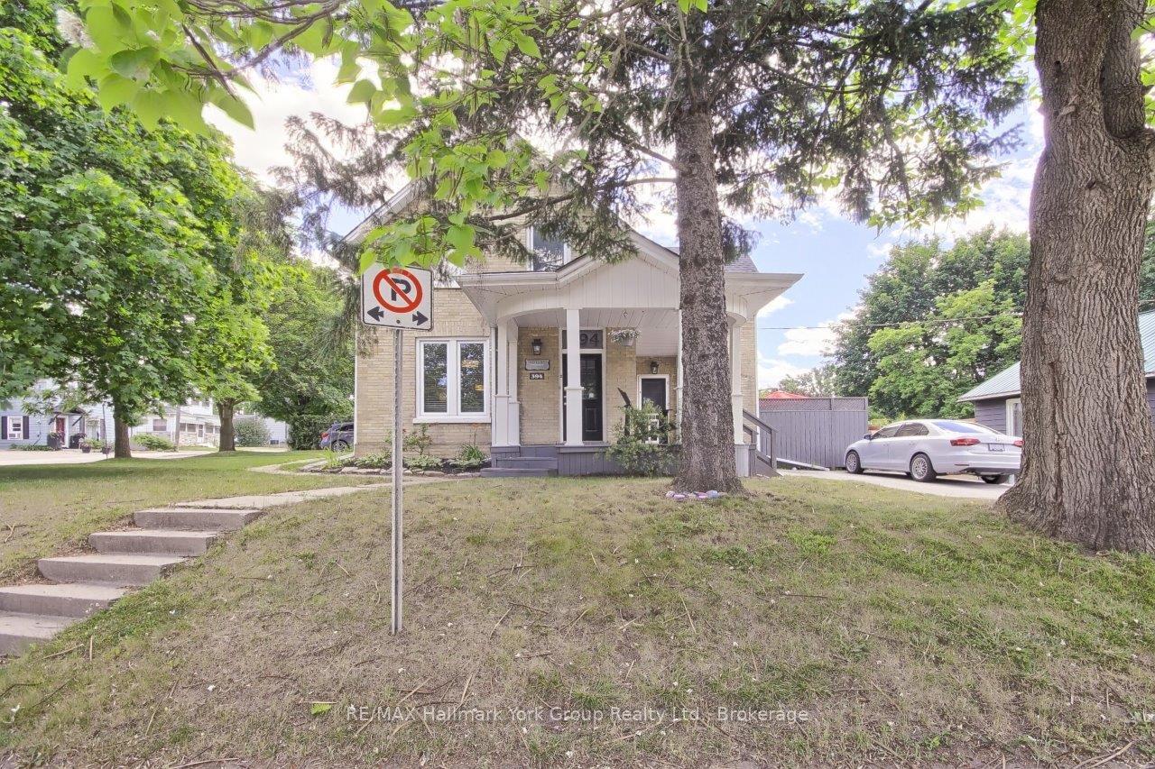 Photo 3 of 394 Eagle Street, Newmarket, Central Newmarket — HOMEH