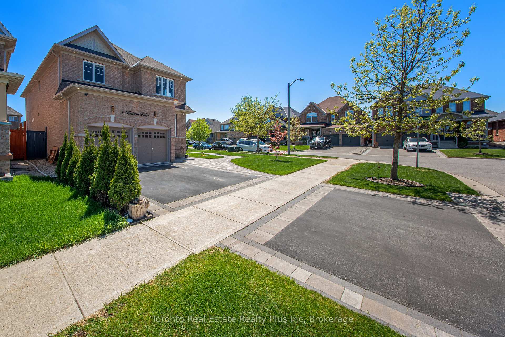 Photo 2 of 1 Watson Drive, New Tecumseth, Tottenham — HOMEH