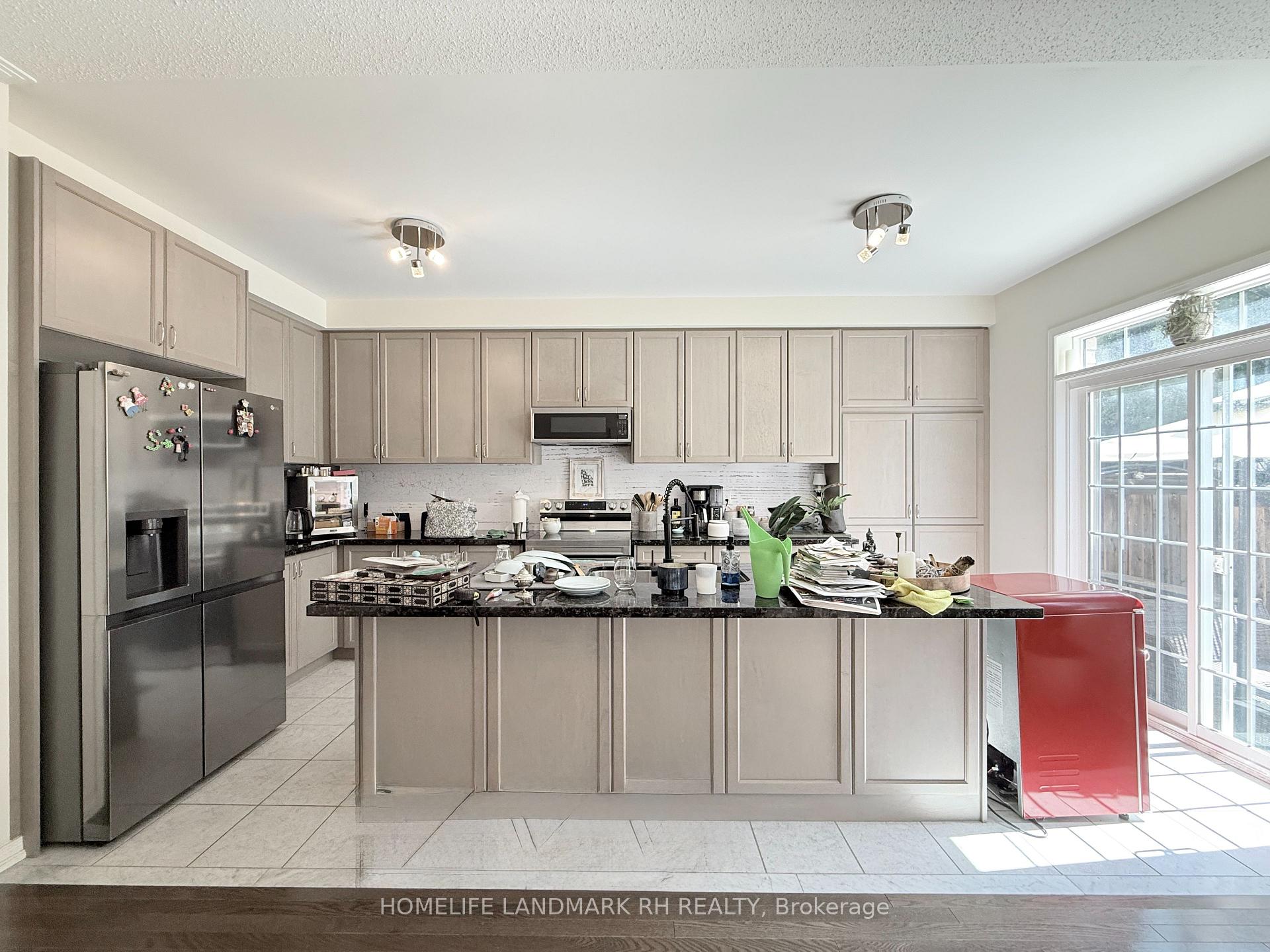 Photo 6 of 1155 Stuffles Crescent, Newmarket, Stonehaven-Wyndham — HOMEH