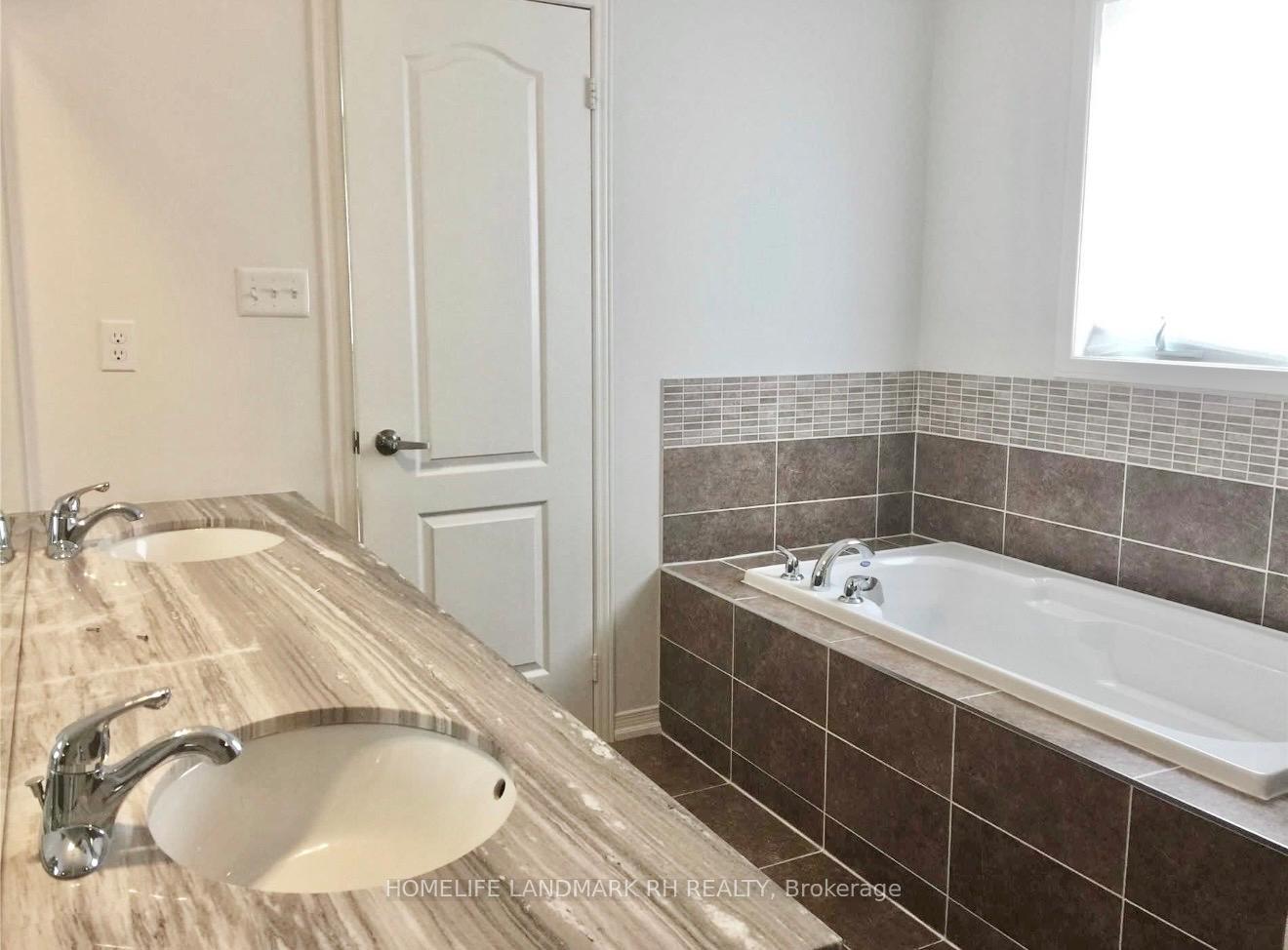 Photo 9 of 1155 Stuffles Crescent, Newmarket, Stonehaven-Wyndham — HOMEH