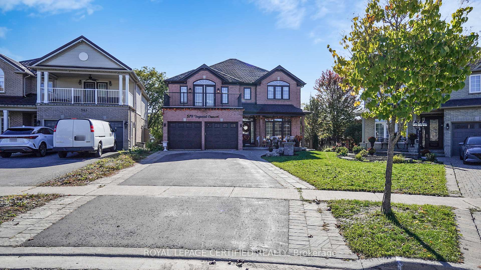 Front of 579 Faywood Crescent