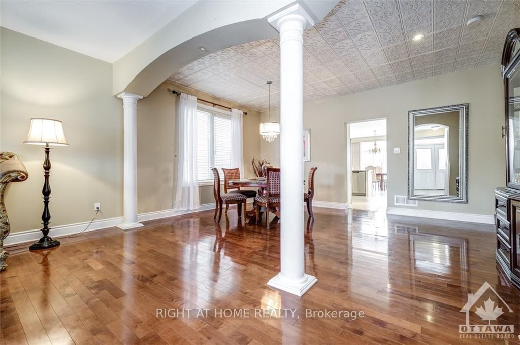 Photo 2 of 717 Lakebreeze Circle, Ottawa, Avalon East — HOMEH