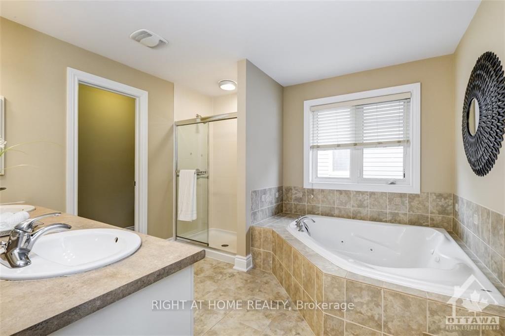 Photo 9 of 717 Lakebreeze Circle, Ottawa, Avalon East — HOMEH
