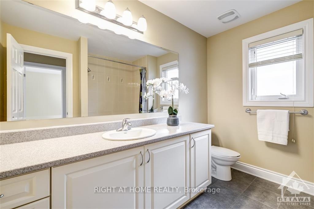 Photo 11 of 717 Lakebreeze Circle, Ottawa, Avalon East — HOMEH