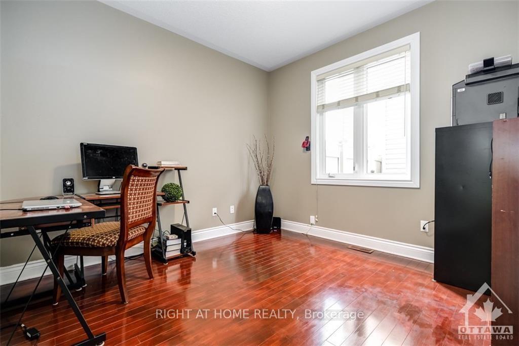 Photo 13 of 717 Lakebreeze Circle, Ottawa, Avalon East — HOMEH