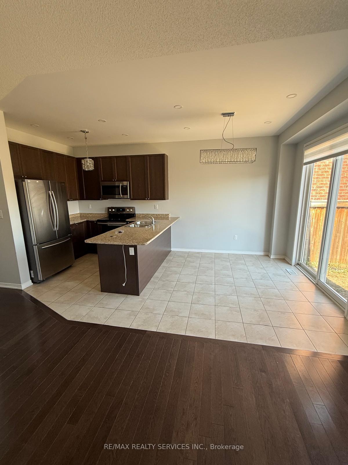 Photo 6 of 2419 Kentucky Derby Way E, Oshawa, Windfields — HOMEH