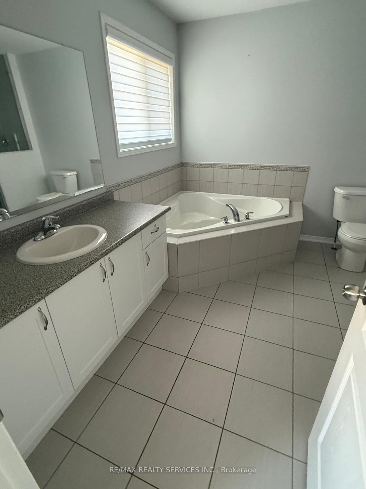 Photo 8 of 2419 Kentucky Derby Way E, Oshawa, Windfields — HOMEH