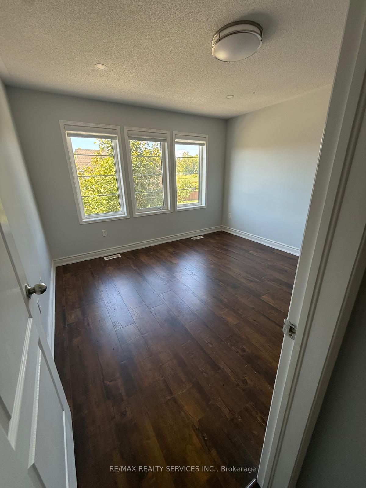 Photo 12 of 2419 Kentucky Derby Way E, Oshawa, Windfields — HOMEH