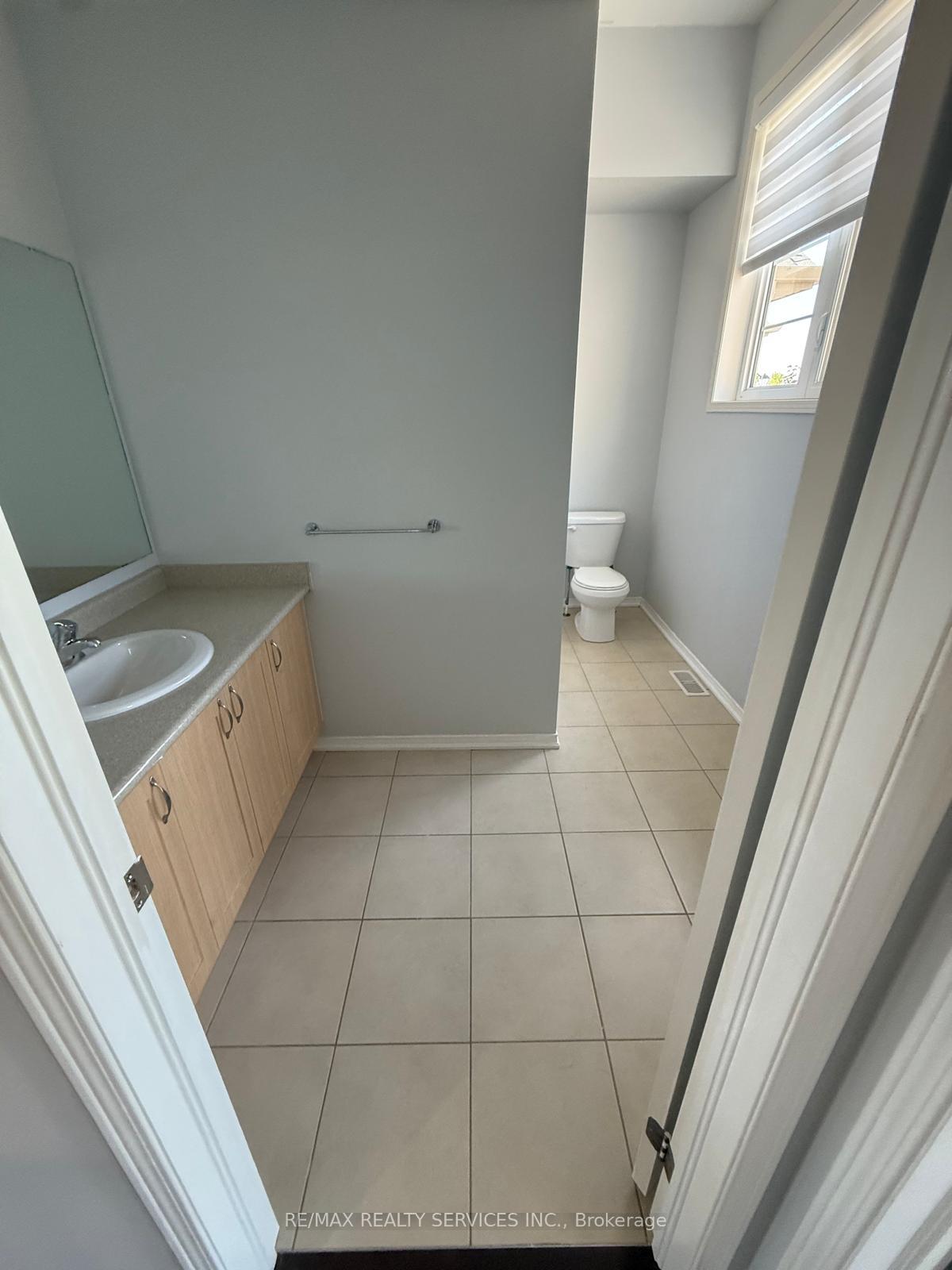 Photo 13 of 2419 Kentucky Derby Way E, Oshawa, Windfields — HOMEH