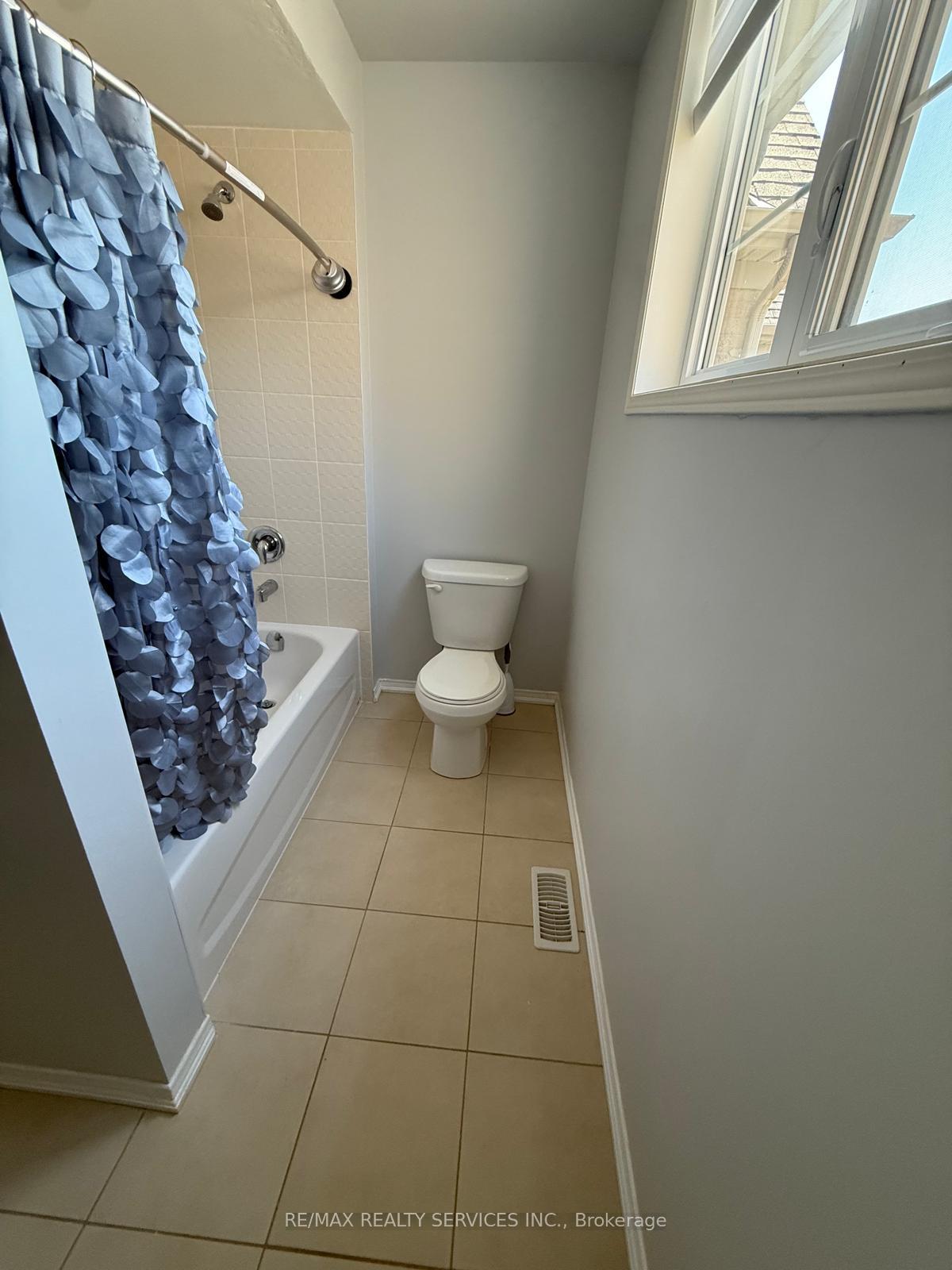 Photo 14 of 2419 Kentucky Derby Way E, Oshawa, Windfields — HOMEH