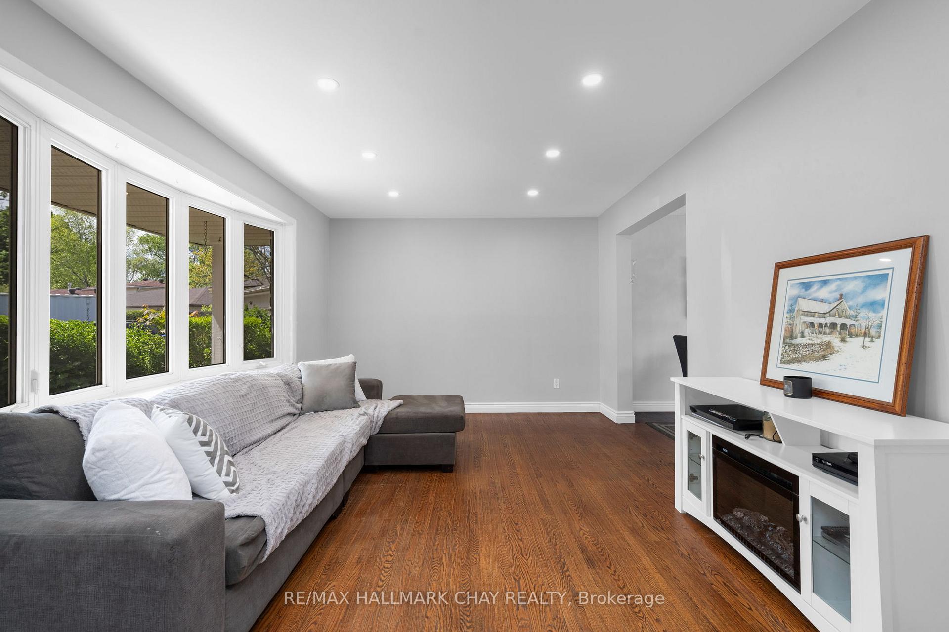 Photo 19 of 51 Adeline Avenue, New Tecumseth, Tottenham — HOMEH