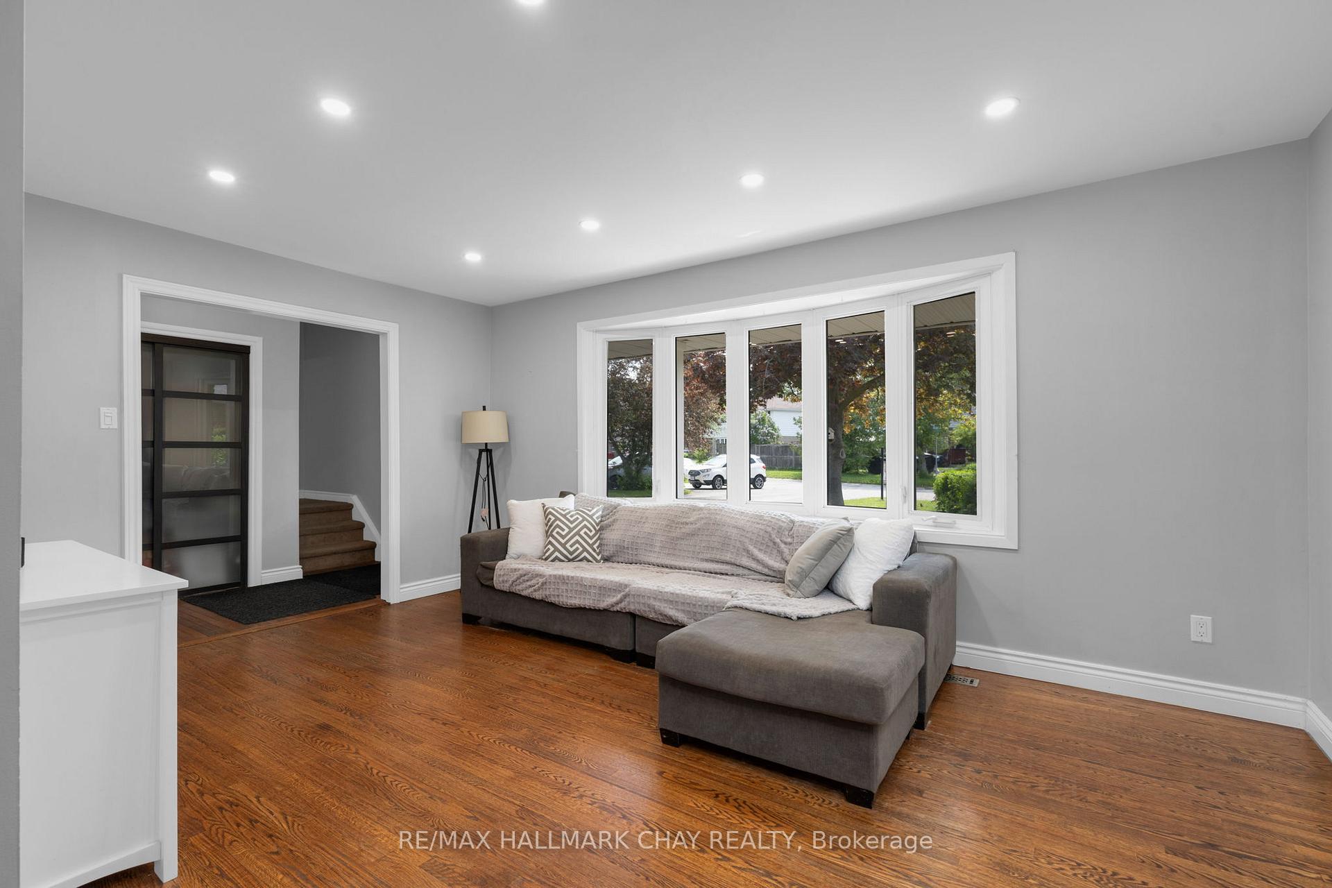 Photo 21 of 51 Adeline Avenue, New Tecumseth, Tottenham — HOMEH