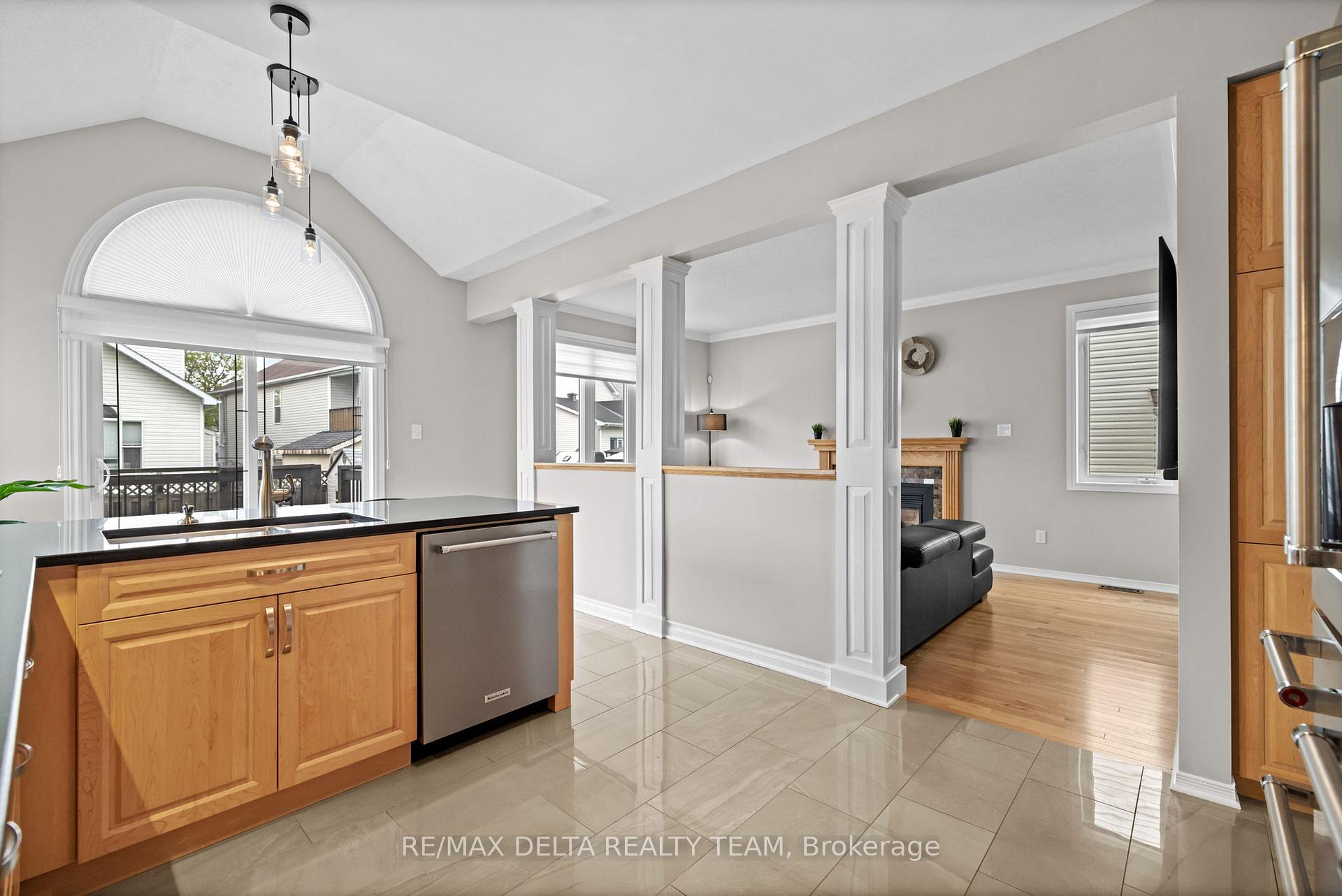 Photo 13 of 1591 Winterport Way, Ottawa, Fallingbrook/Pineridge — HOMEH