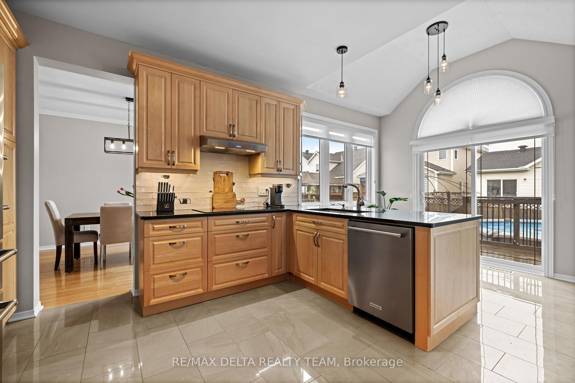 Photo 31 of 1591 Winterport Way, Ottawa, Fallingbrook/Pineridge — HOMEH