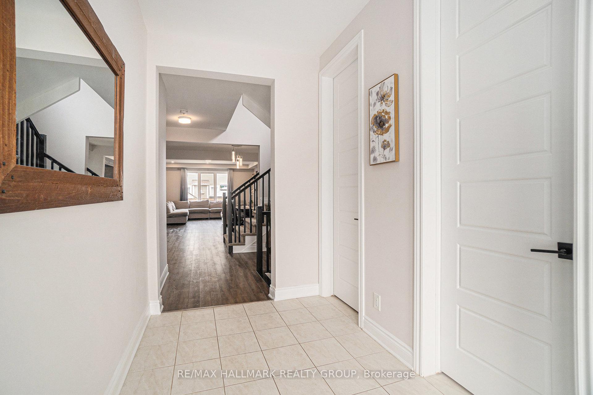Photo 3 of 37 Mudminnow Crescent, Ottawa, Avalon West — HOMEH