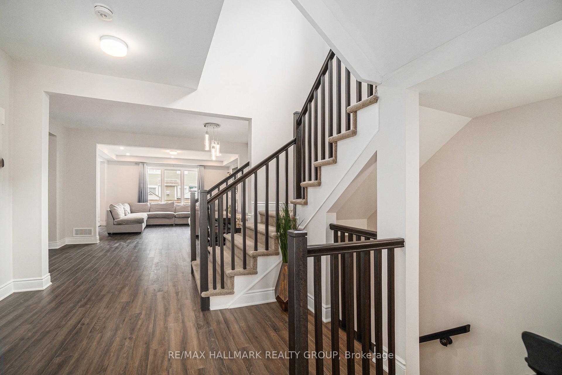 Photo 4 of 37 Mudminnow Crescent, Ottawa, Avalon West — HOMEH
