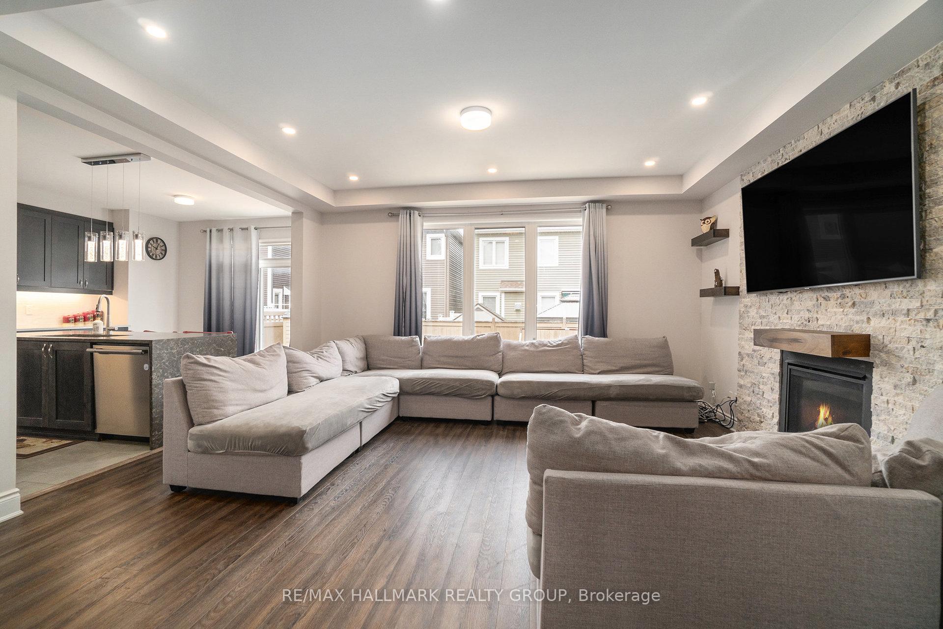 Photo 5 of 37 Mudminnow Crescent, Ottawa, Avalon West — HOMEH