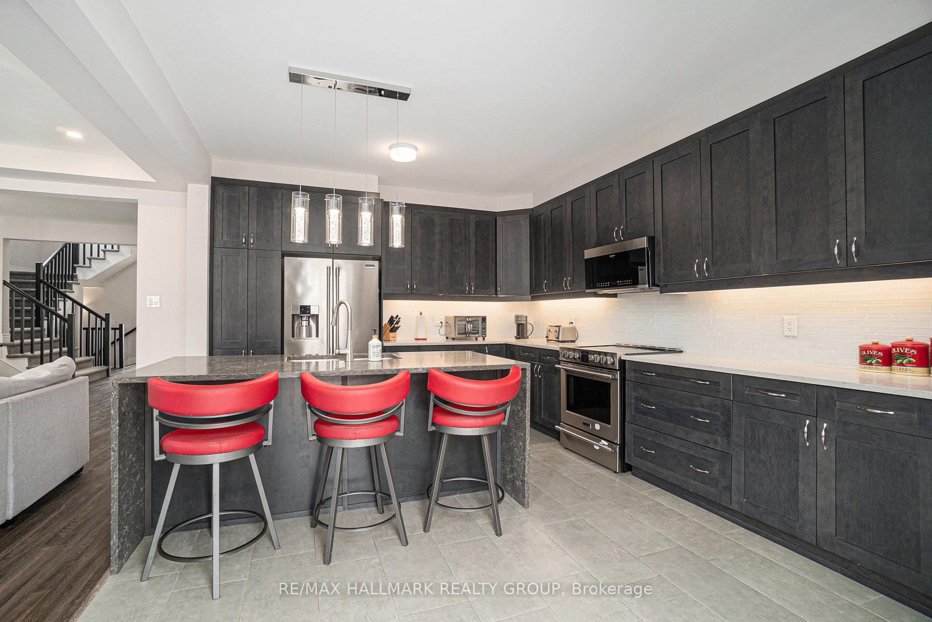 Photo 10 of 37 Mudminnow Crescent, Ottawa, Avalon West — HOMEH
