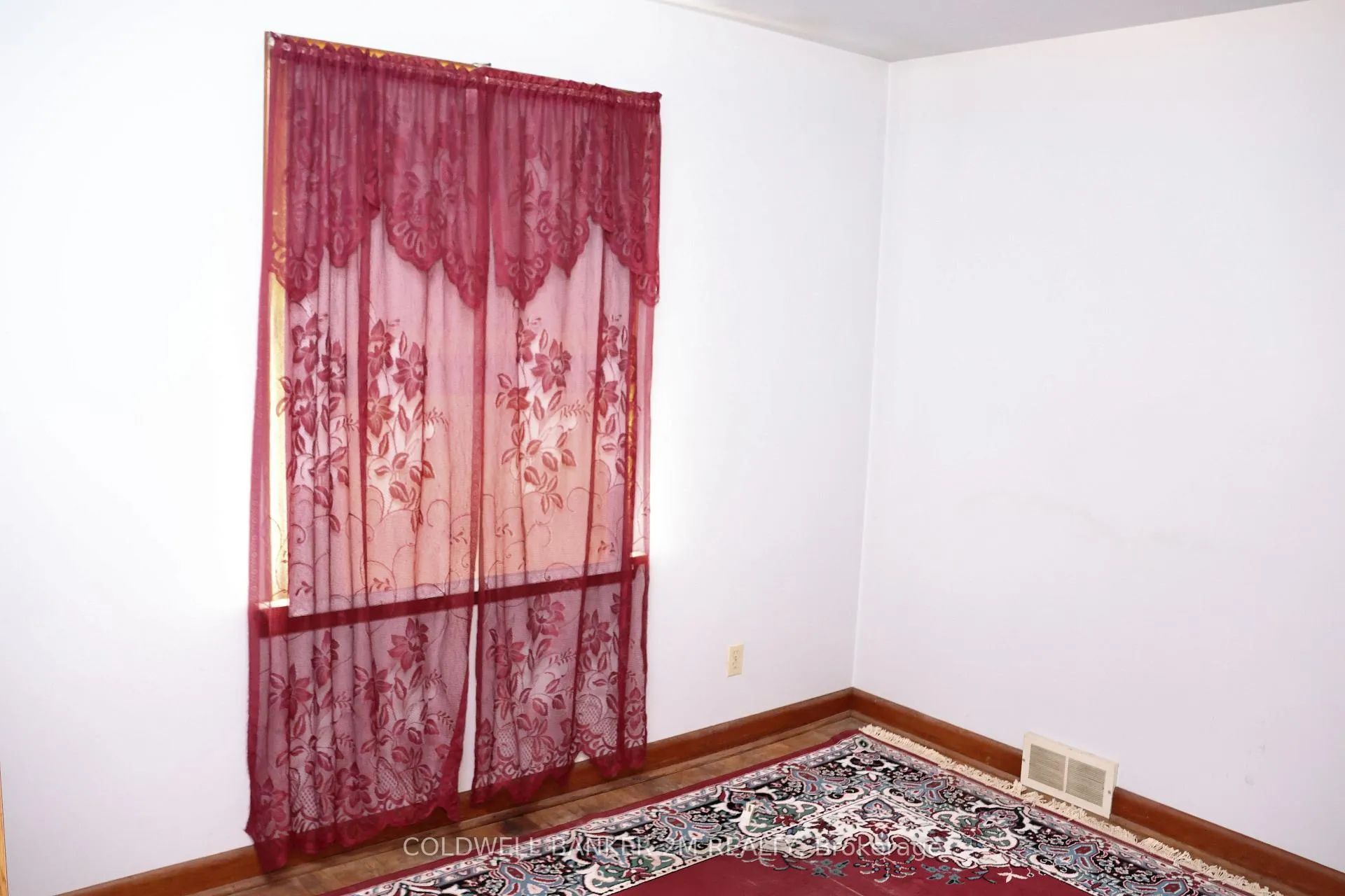 Photo 6 of 90 Cromwell Avenue, Oshawa, Vanier — HOMEH