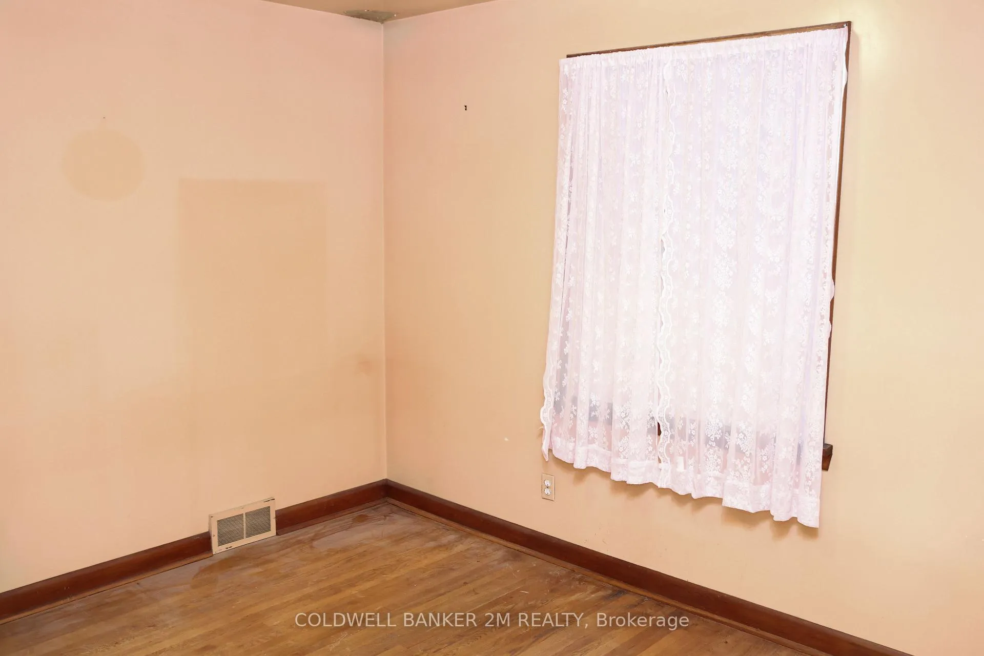 Photo 8 of 90 Cromwell Avenue, Oshawa, Vanier — HOMEH