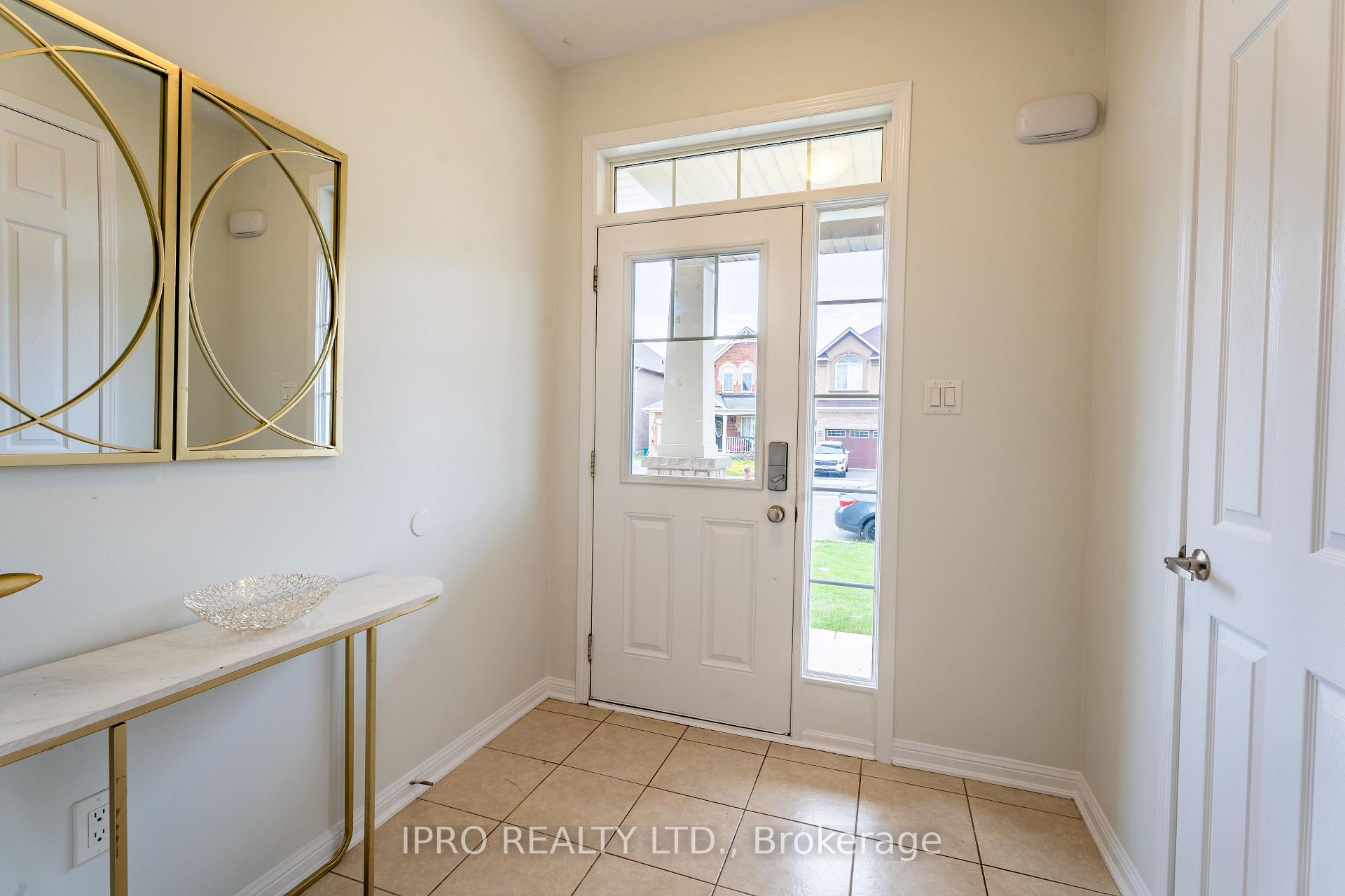 Photo 3 of 405 Leiterman Drive, Milton, Willmott — HOMEH