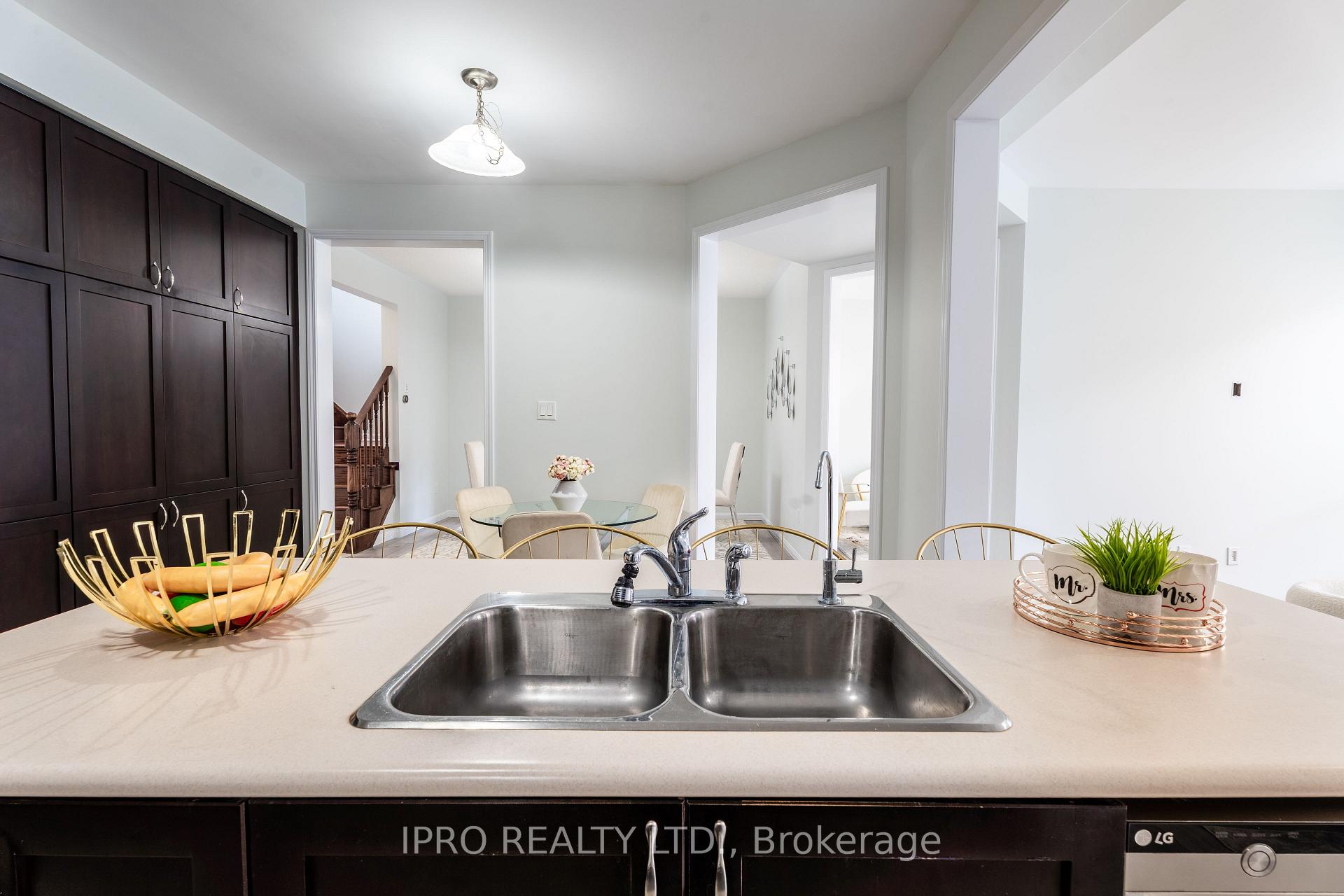Photo 20 of 405 Leiterman Drive, Milton, Willmott — HOMEH