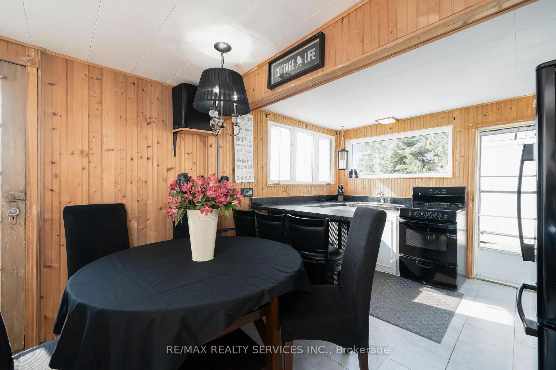 Photo 7 of 103 Ivy Lane, Orillia — HOMEH