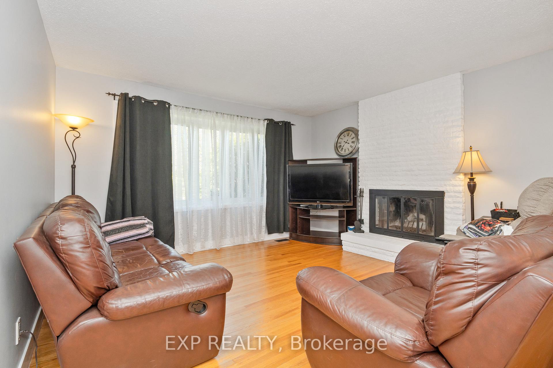 Photo 3 of 322 Galloway Drive, Ottawa, Bilberry Creek/Queenswood Heights — HOMEH