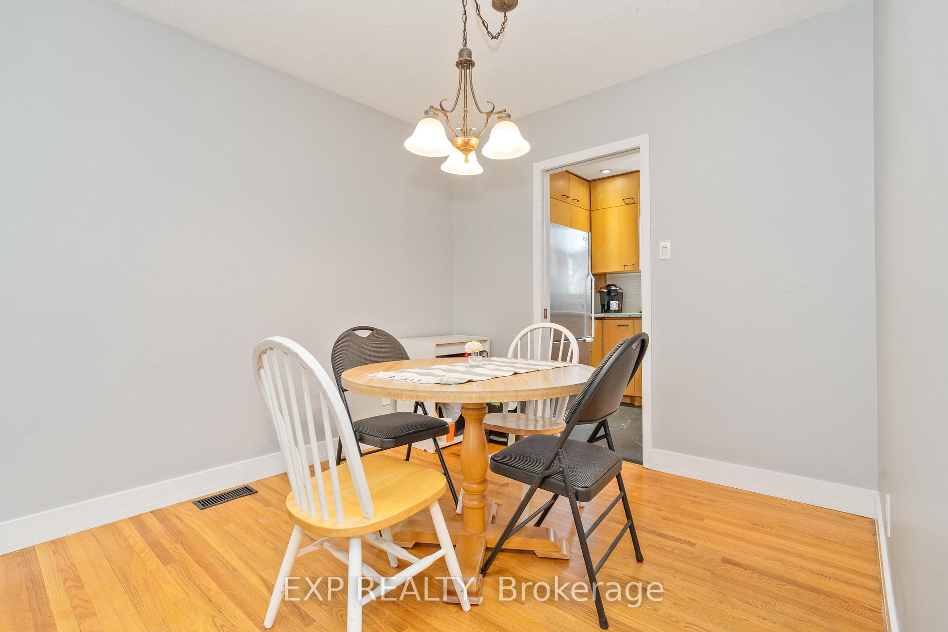 Photo 5 of 322 Galloway Drive, Ottawa, Bilberry Creek/Queenswood Heights — HOMEH