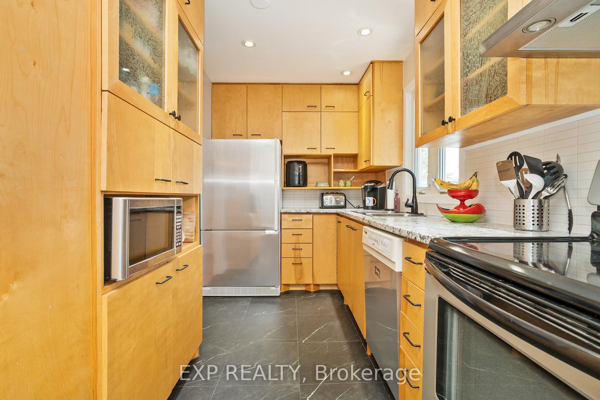 Photo 8 of 322 Galloway Drive, Ottawa, Bilberry Creek/Queenswood Heights — HOMEH