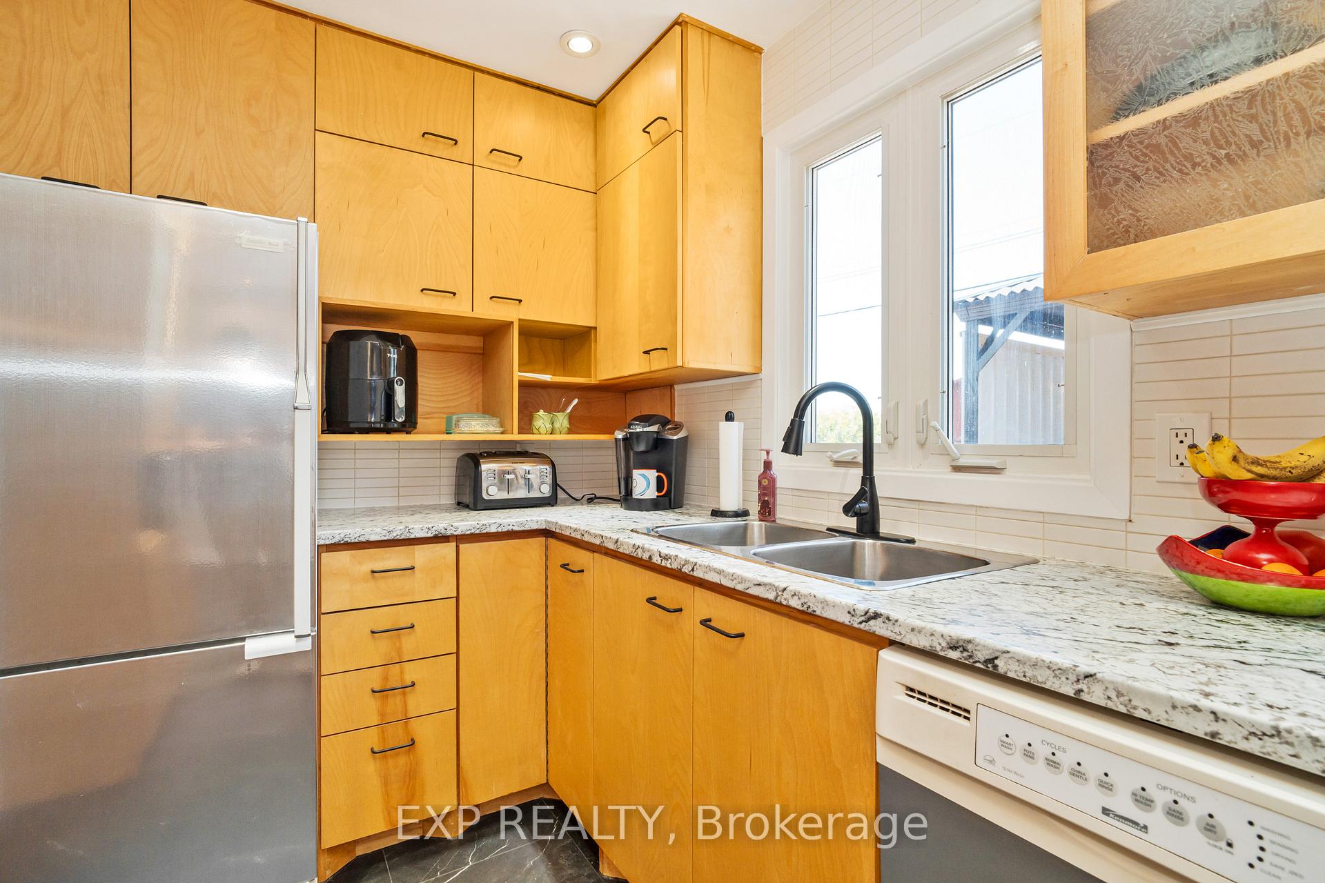 Photo 9 of 322 Galloway Drive, Ottawa, Bilberry Creek/Queenswood Heights — HOMEH