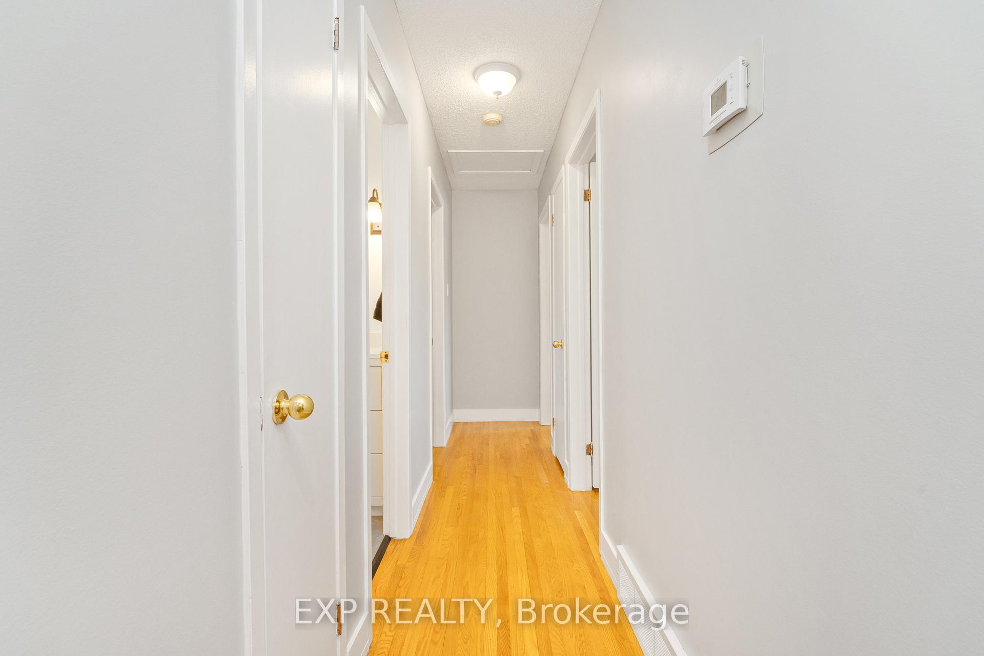 Photo 10 of 322 Galloway Drive, Ottawa, Bilberry Creek/Queenswood Heights — HOMEH