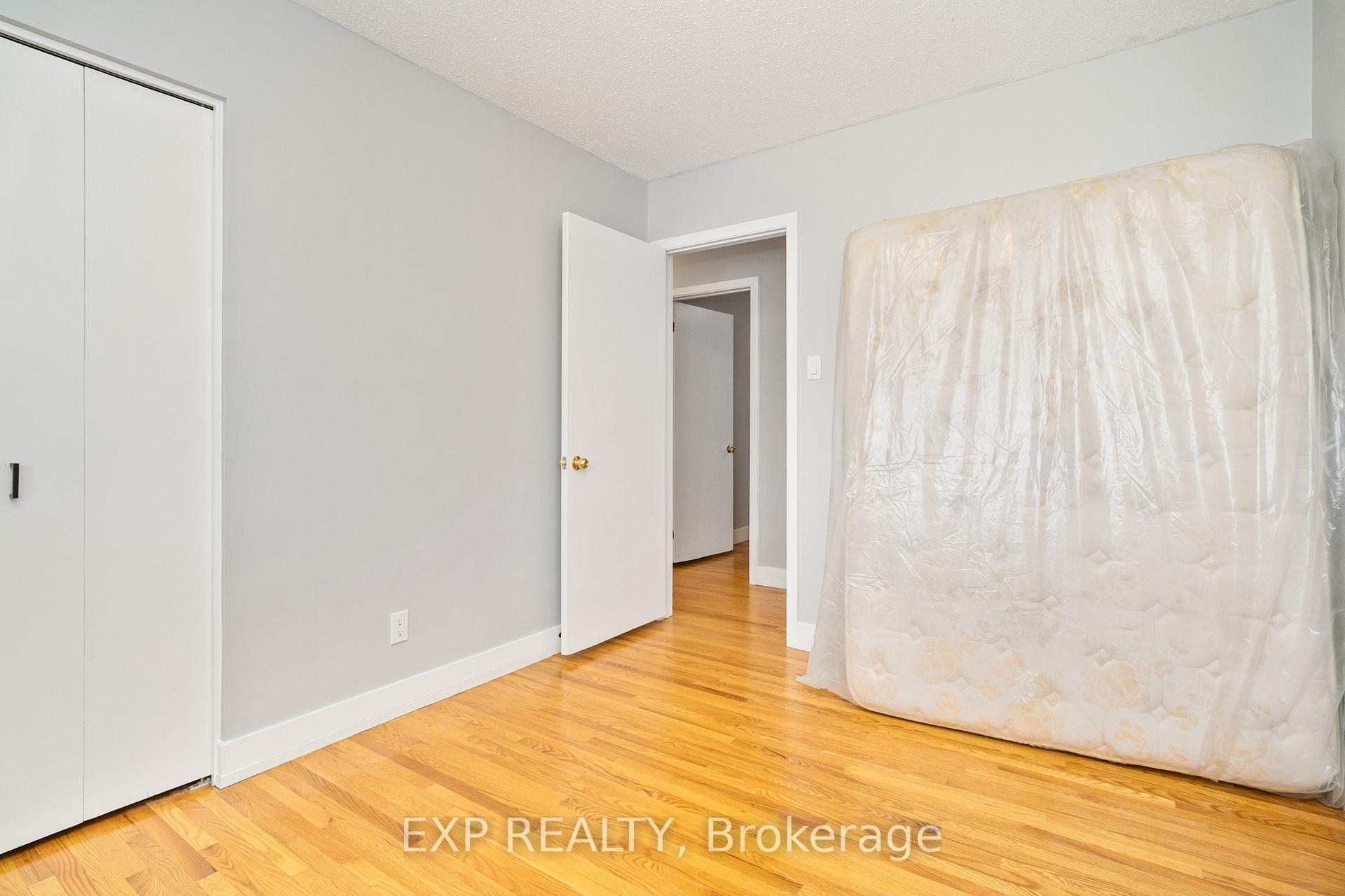 Photo 18 of 322 Galloway Drive, Ottawa, Bilberry Creek/Queenswood Heights — HOMEH
