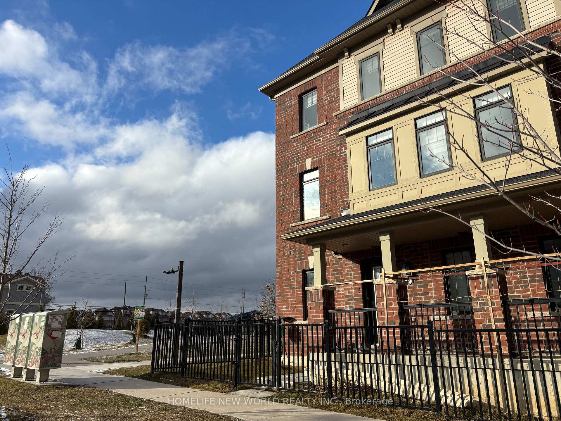 Photo 3 of 2 Cafaro Lane, Markham, Victoria Square — HOMEH