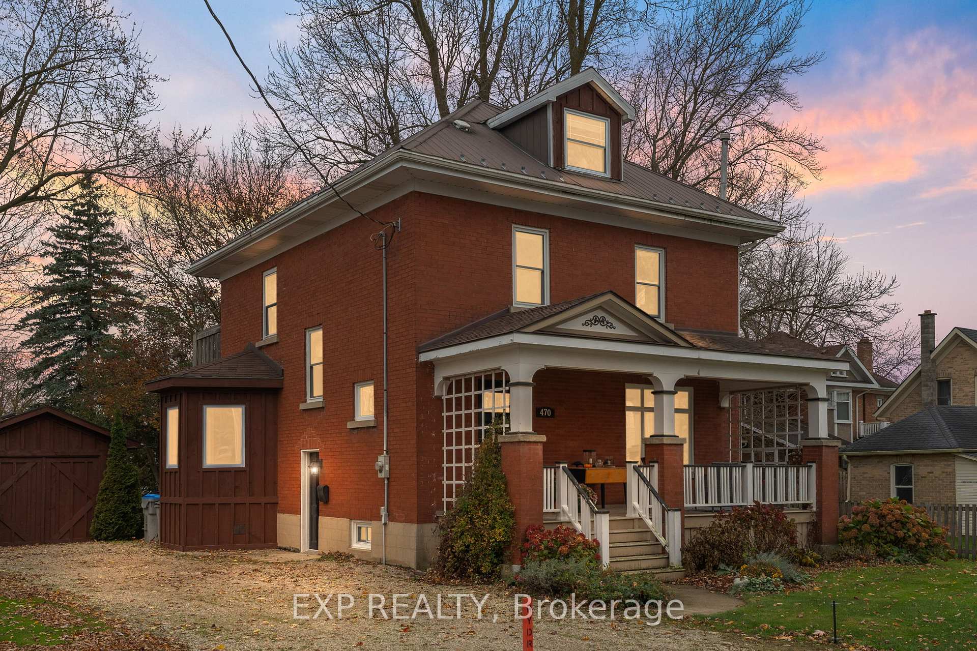Front of 470 Elizabeth Street W