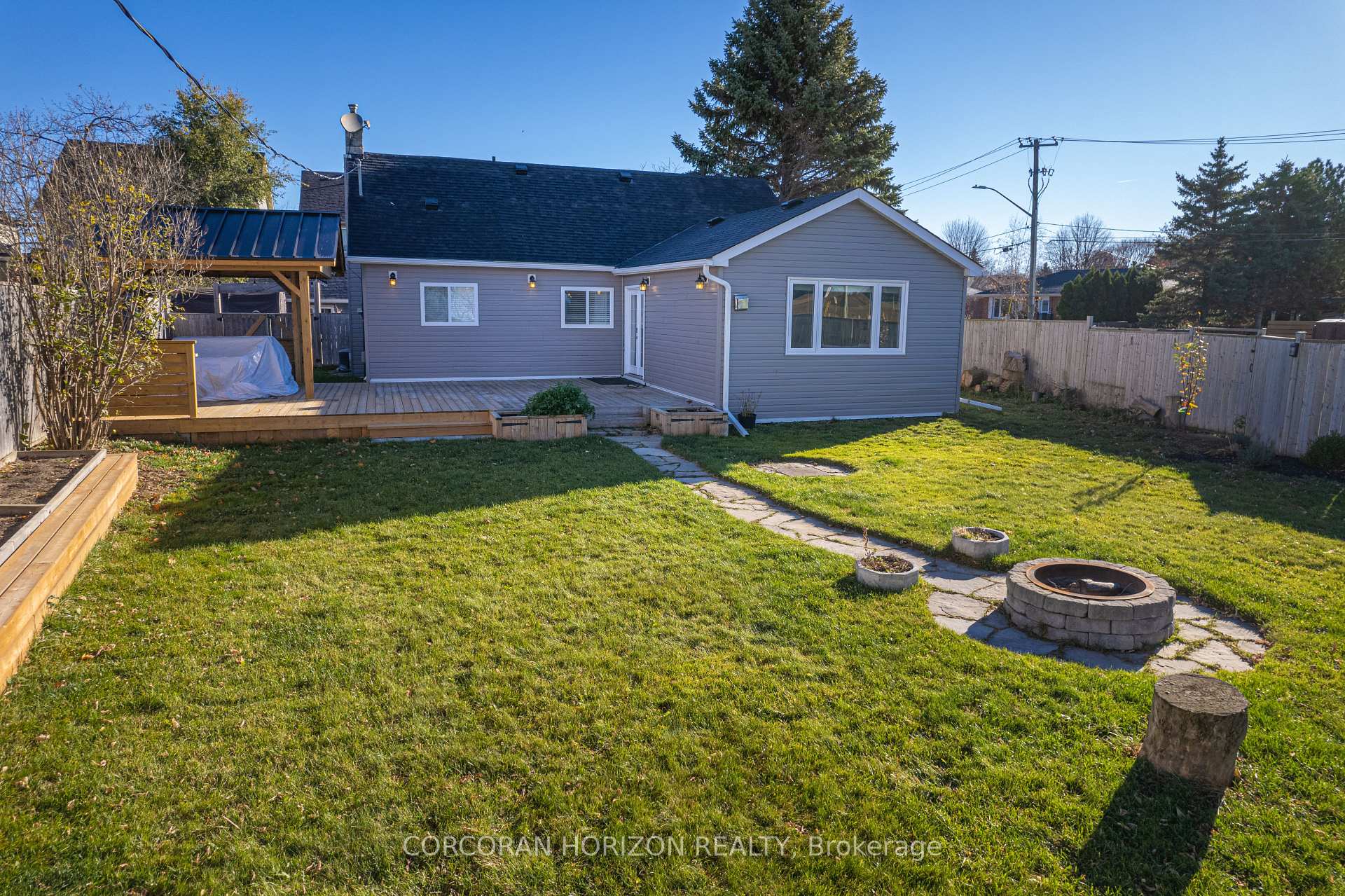Photo 2 of 10 Essa Road, New Tecumseth, Alliston — HOMEH