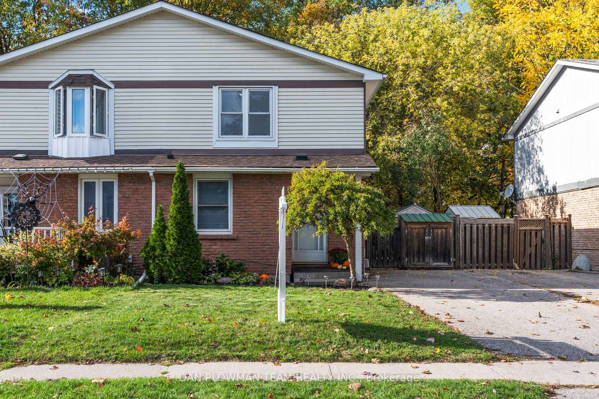 Photo 2 of 1092 Central Park Boulevard N, Oshawa, Centennial — HOMEH