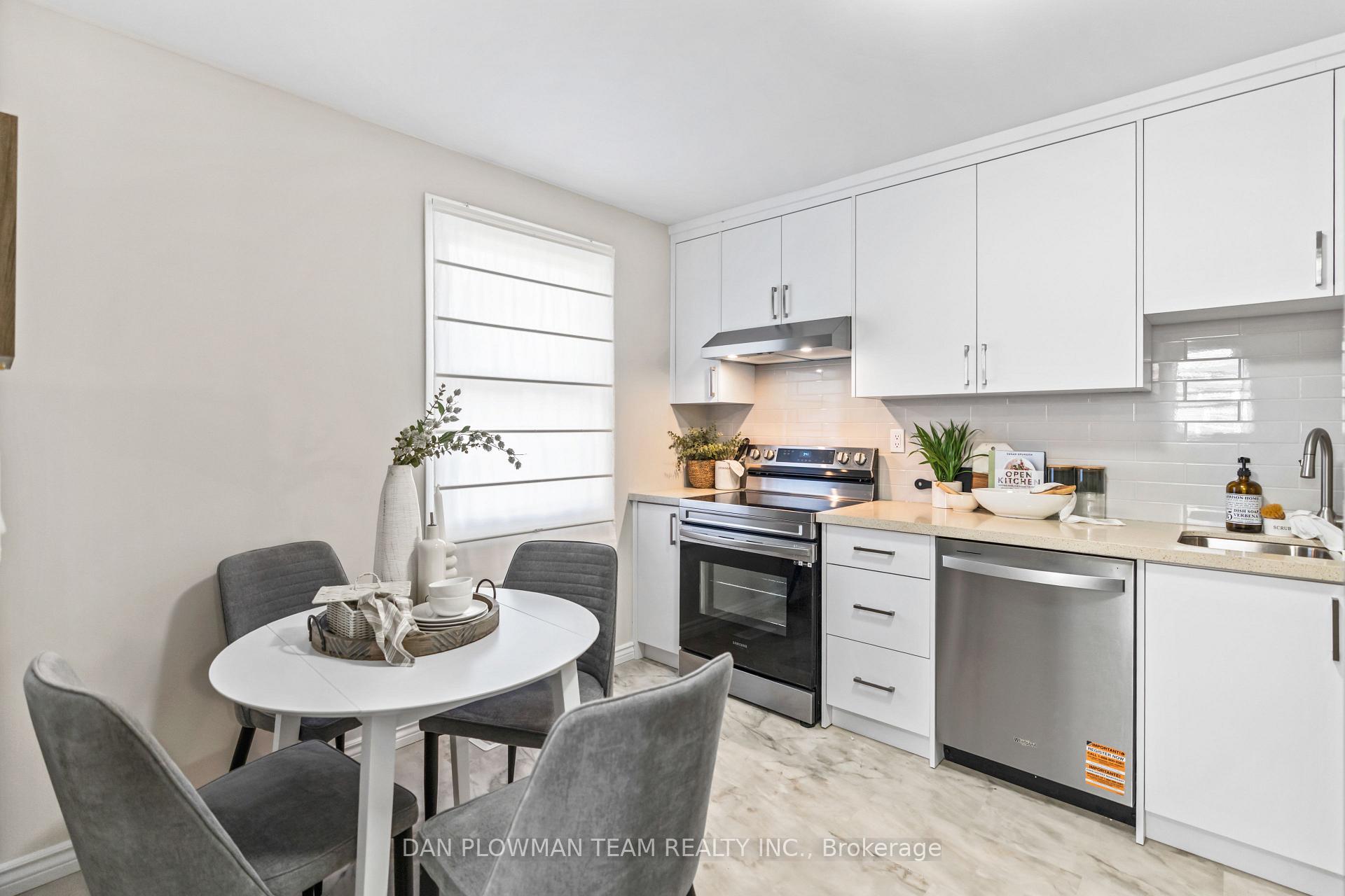 Photo 4 of 1092 Central Park Boulevard N, Oshawa, Centennial — HOMEH