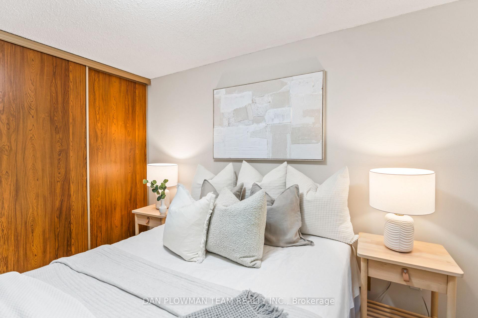 Photo 17 of 1092 Central Park Boulevard N, Oshawa, Centennial — HOMEH
