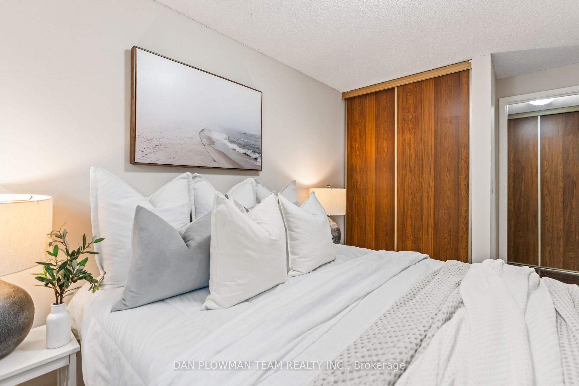Photo 19 of 1092 Central Park Boulevard N, Oshawa, Centennial — HOMEH