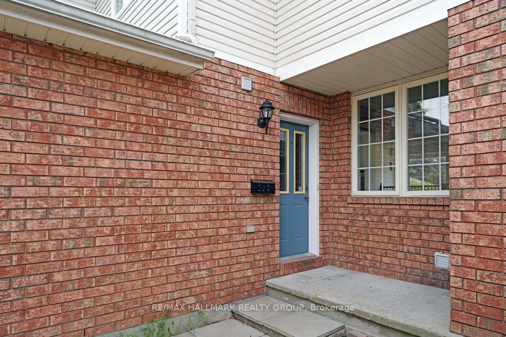 Photo 3 of 1429 Lynx Crescent, Ottawa, Fallingbrook/Pineridge — HOMEH