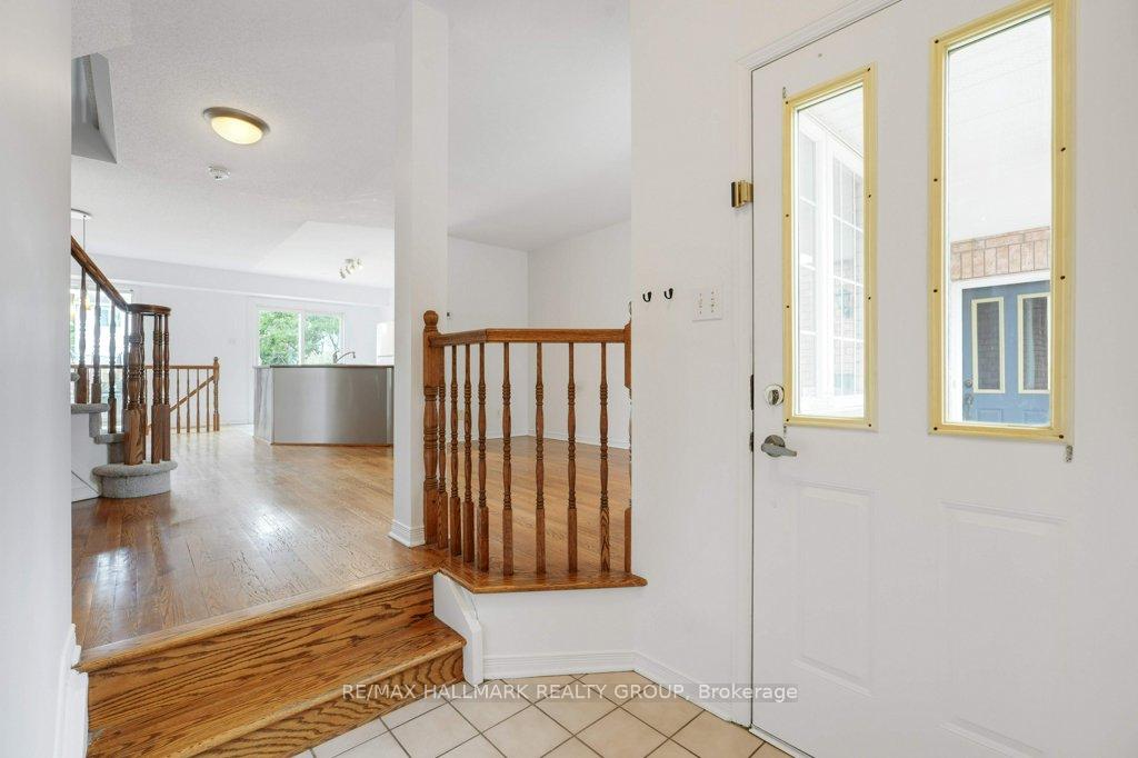 Photo 4 of 1429 Lynx Crescent, Ottawa, Fallingbrook/Pineridge — HOMEH